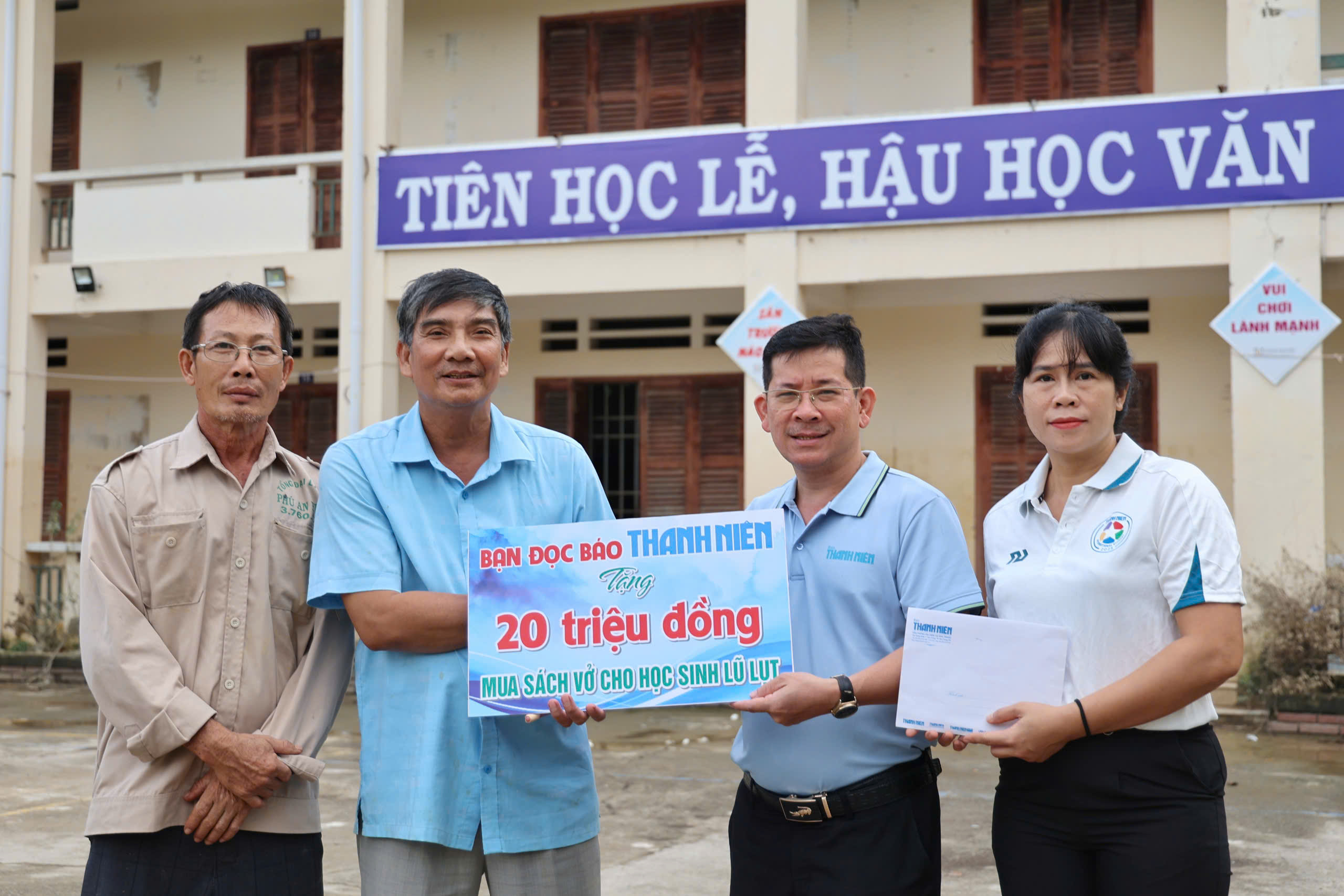 Hơi ấm từ một đám cưới đến với học sinh vùng lũ Gia Lai, Khánh Hòa - Ảnh 11.