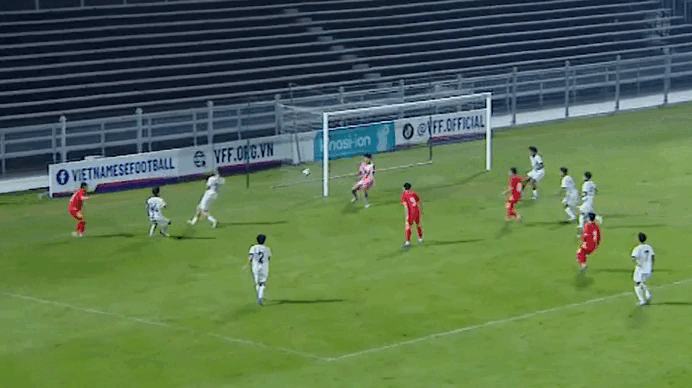 Siste rangering av U.17 asiatiske kvalifiseringslag: Vietnam slår Malaysia og tar topplasseringen på spektakulært vis – Bilde 3. Bảng xếp hạng vòng loại U.17 châu Á mới nhất: Việt Nam qua mặt Malaysia, chiếm ngôi đầu ngoạn mục- Ảnh 3.