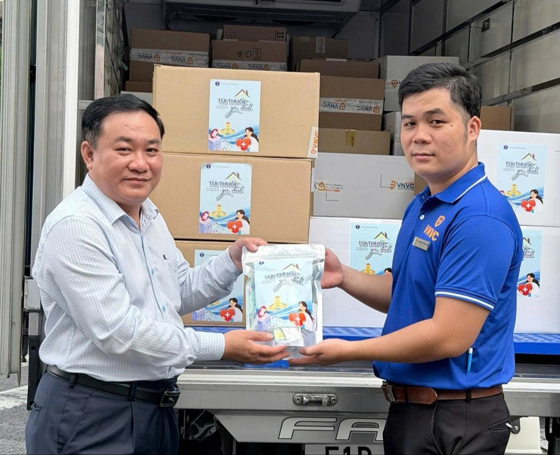 TP.HCM điều động hàng trăm y bác sĩ chi viện cho Khánh Hòa, Phú Yên - Ảnh 2.