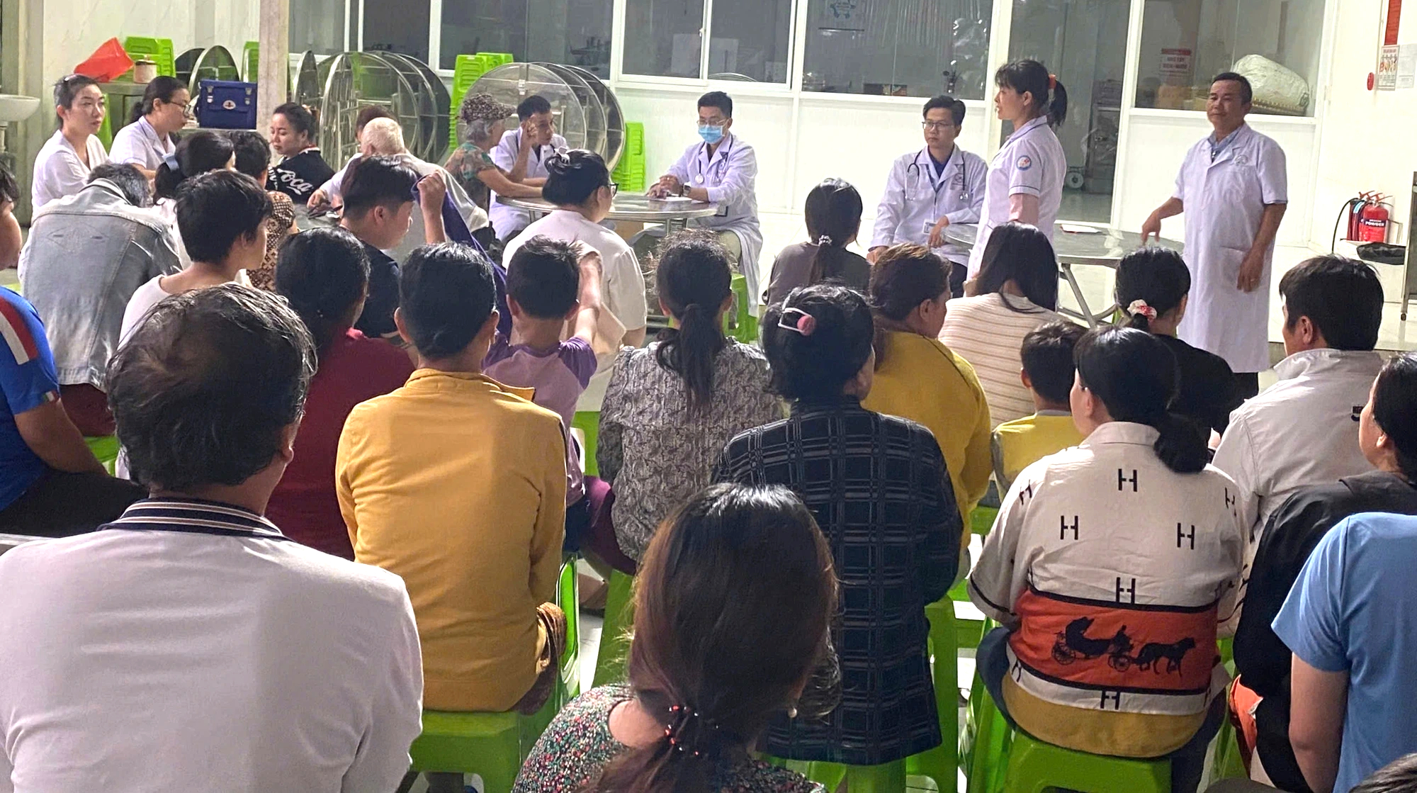 TP.HCM điều động hàng trăm y bác sĩ chi viện cho Khánh Hòa, Phú Yên - Ảnh 5.