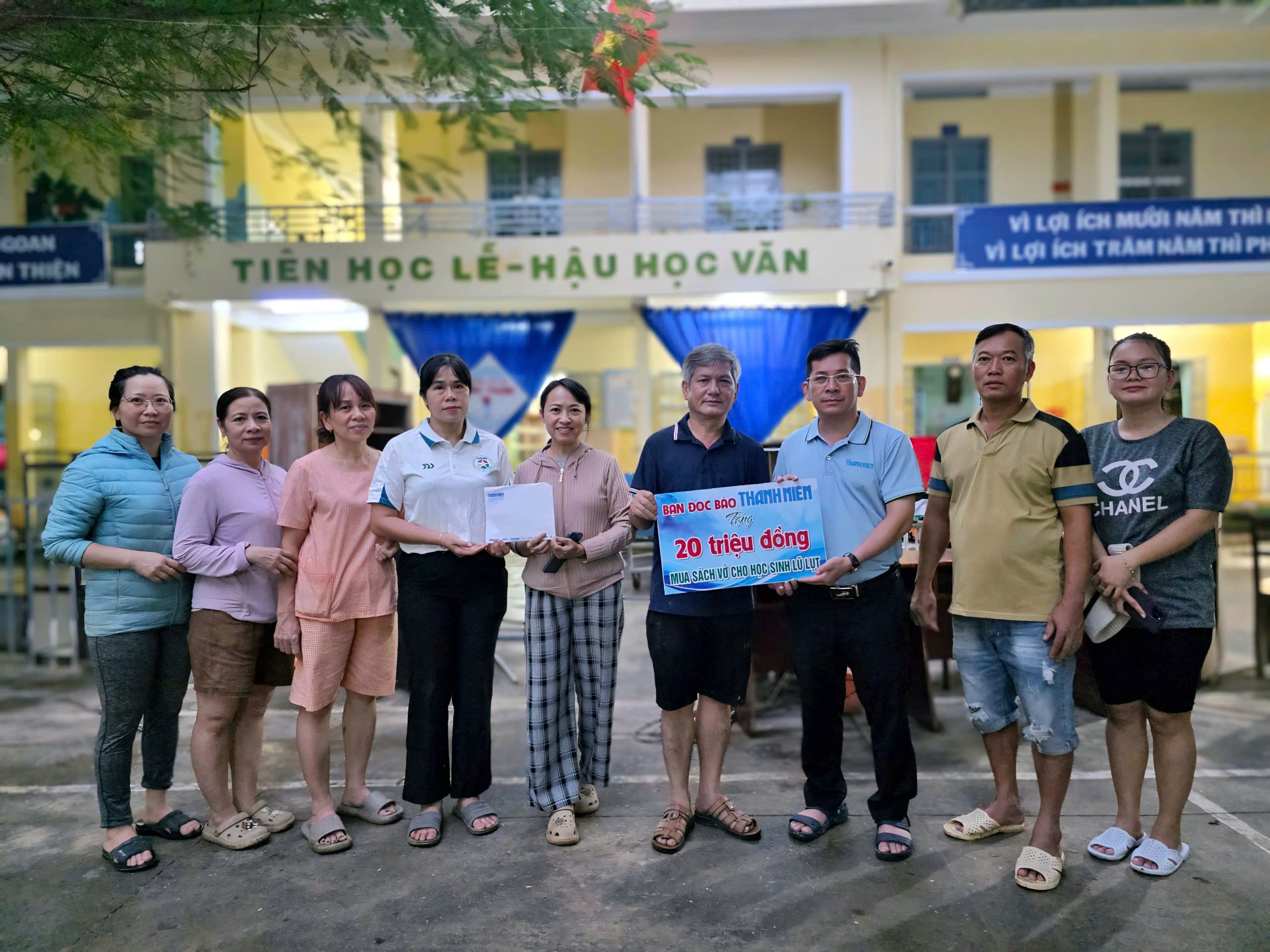 Hơi ấm từ một đám cưới đến với học sinh vùng lũ Gia Lai, Khánh Hòa - Ảnh 9.