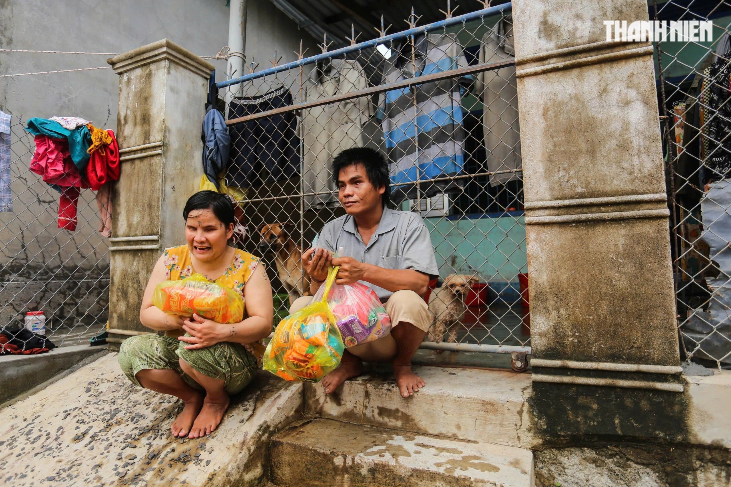Nơi trũng nhất rốn lũ Hòa Xuân: Thôn xóm tan hoang, nhiều nhà còn đang ngập- Ảnh 8. Nơi trũng nhất rốn lũ Hòa Xuân: Thôn xóm tan hoang, nhiều nhà còn đang ngập- Ảnh 8.