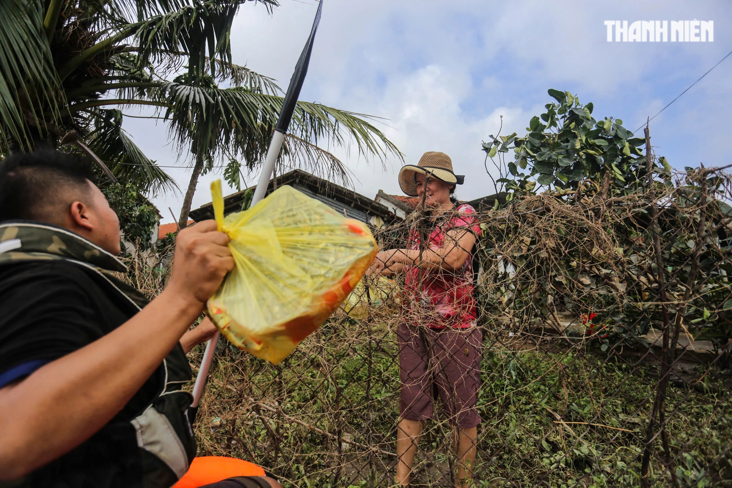Nơi trũng nhất rốn lũ Hòa Xuân: Thôn xóm tan hoang, nhiều nhà còn đang ngập- Ảnh 14. Nơi trũng nhất rốn lũ Hòa Xuân: Thôn xóm tan hoang, nhiều nhà còn đang ngập- Ảnh 14.