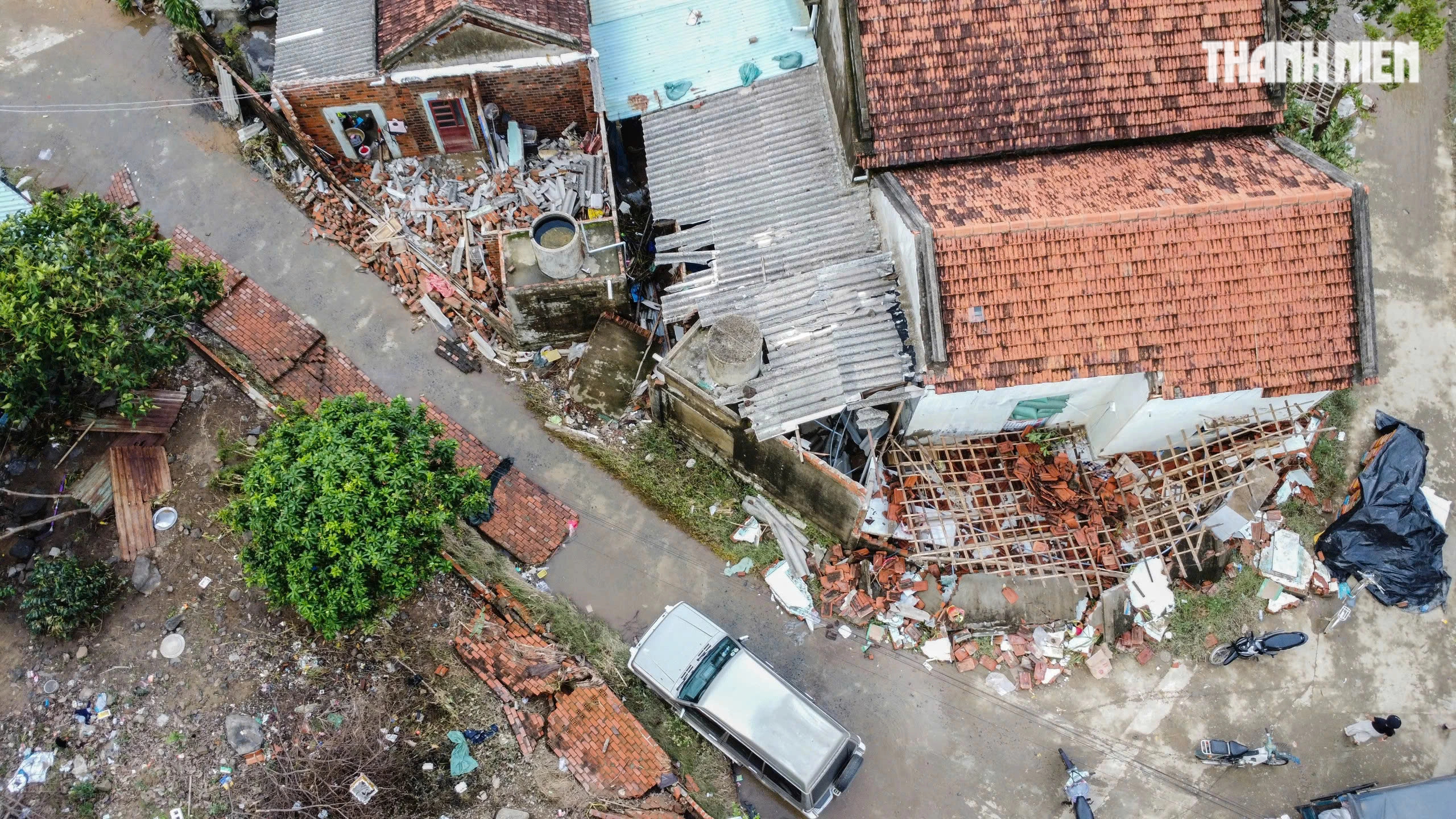 Nơi trũng nhất rốn lũ Hòa Xuân: Thôn xóm tan hoang, nhiều nhà còn đang ngập- Ảnh 2. Nơi trũng nhất rốn lũ Hòa Xuân: Thôn xóm tan hoang, nhiều nhà còn đang ngập- Ảnh 2.