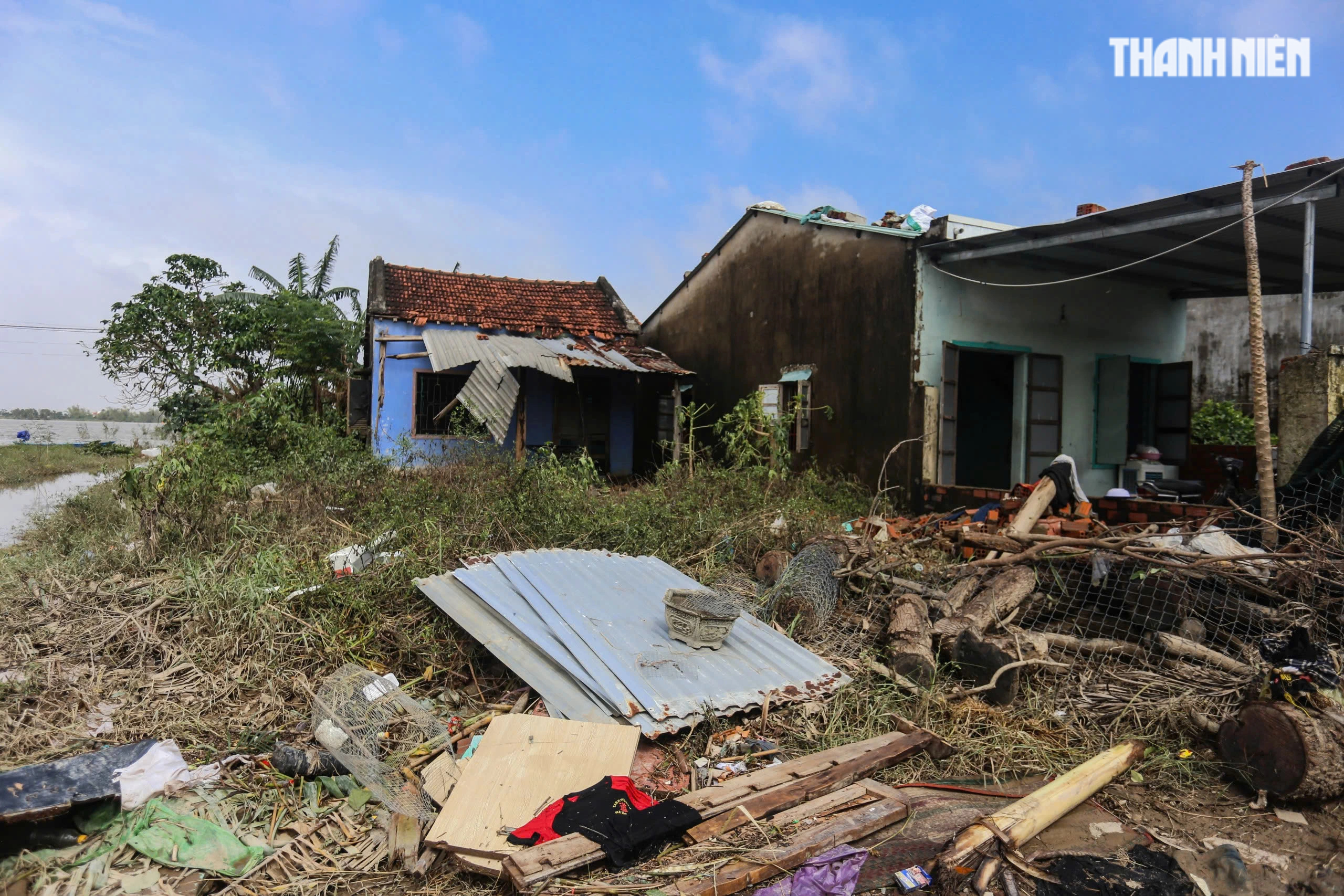 Nơi trũng nhất rốn lũ Hòa Xuân: Thôn xóm tan hoang, nhiều nhà còn đang ngập- Ảnh 7. Nơi trũng nhất rốn lũ Hòa Xuân: Thôn xóm tan hoang, nhiều nhà còn đang ngập- Ảnh 7.