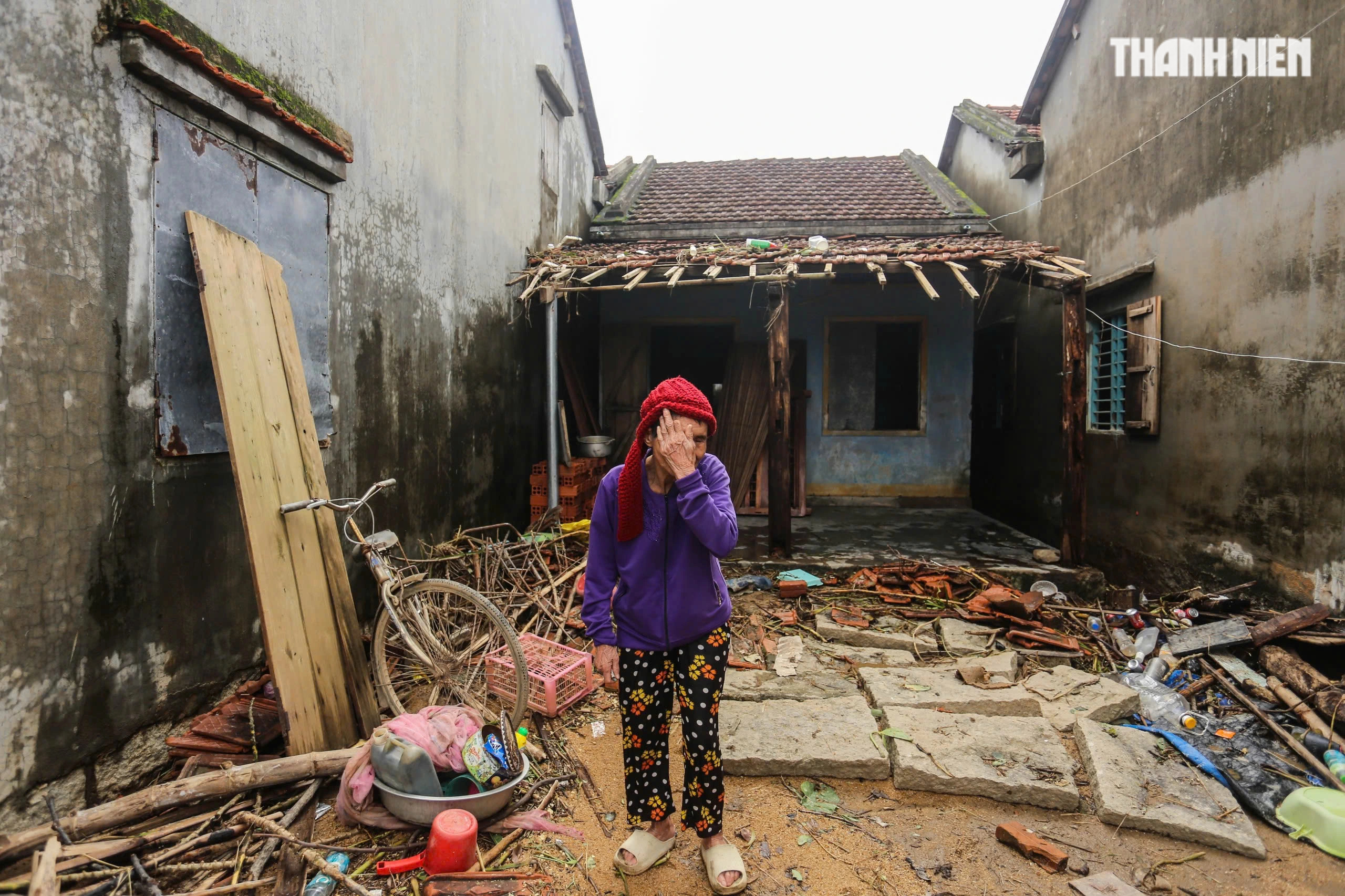 Nơi trũng nhất rốn lũ Hòa Xuân: Thôn xóm tan hoang, nhiều nhà còn đang ngập- Ảnh 10. Nơi trũng nhất rốn lũ Hòa Xuân: Thôn xóm tan hoang, nhiều nhà còn đang ngập- Ảnh 10.