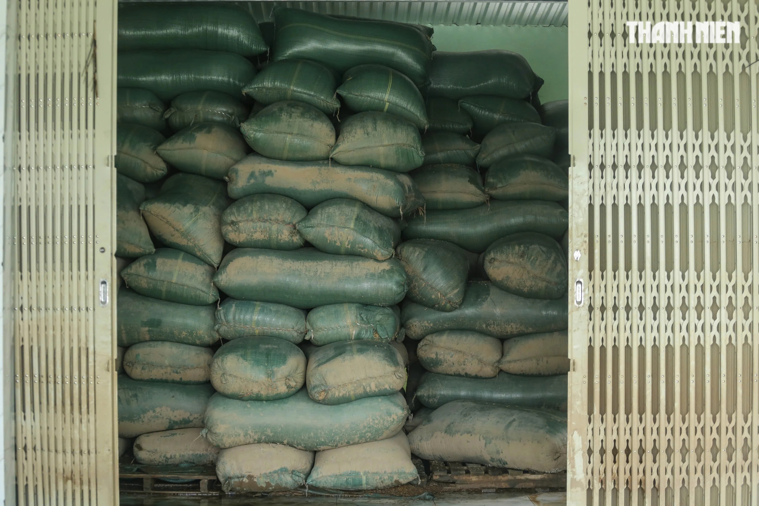 Nơi trũng nhất rốn lũ Hòa Xuân: Thôn xóm tan hoang, nhiều nhà còn đang ngập- Ảnh 11. Nơi trũng nhất rốn lũ Hòa Xuân: Thôn xóm tan hoang, nhiều nhà còn đang ngập- Ảnh 11.