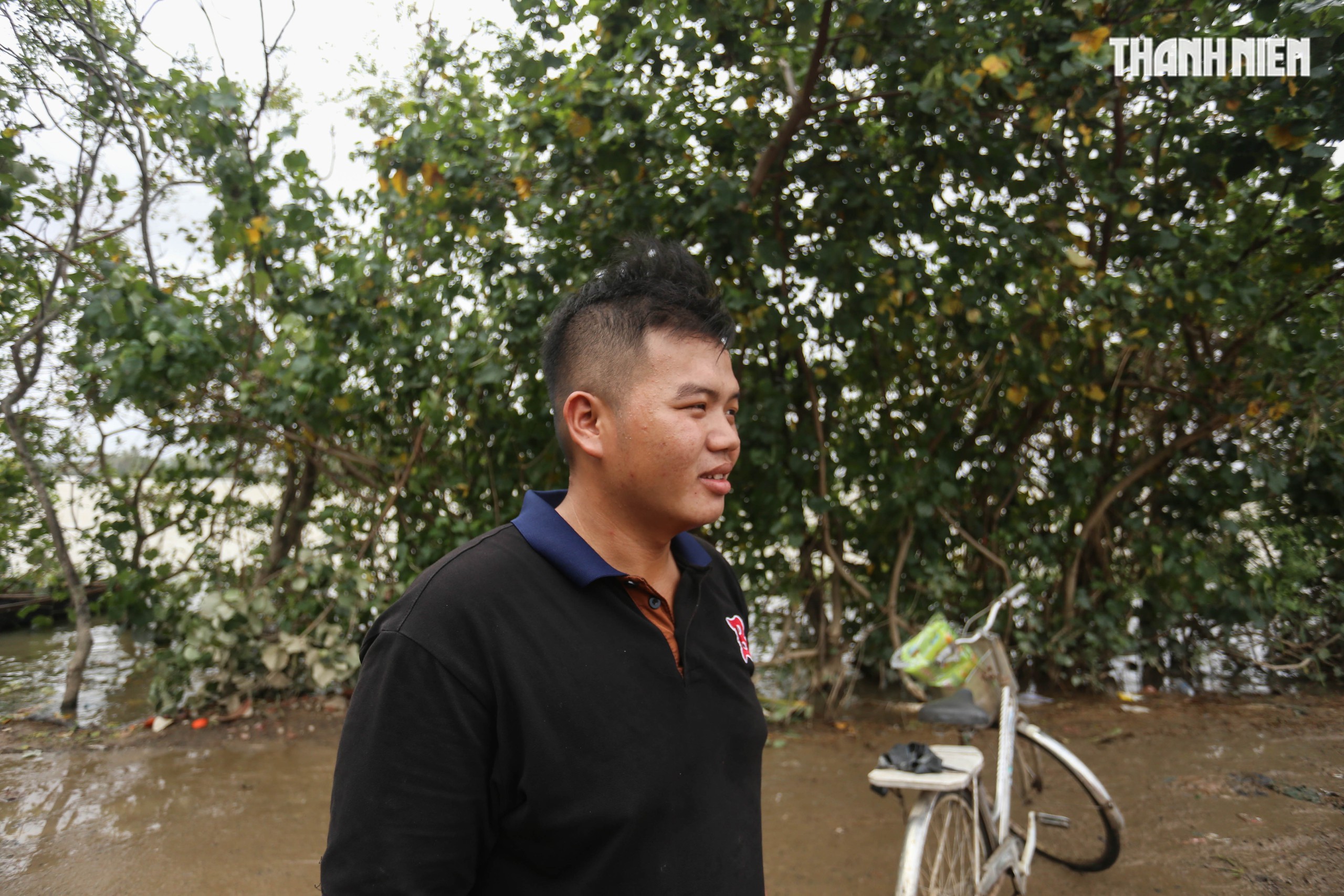 Thợ hồ rốn lũ Hòa Xuân: Nhà sập vẫn từ chối quà, nhường cho người khổ hơn- Ảnh 1.