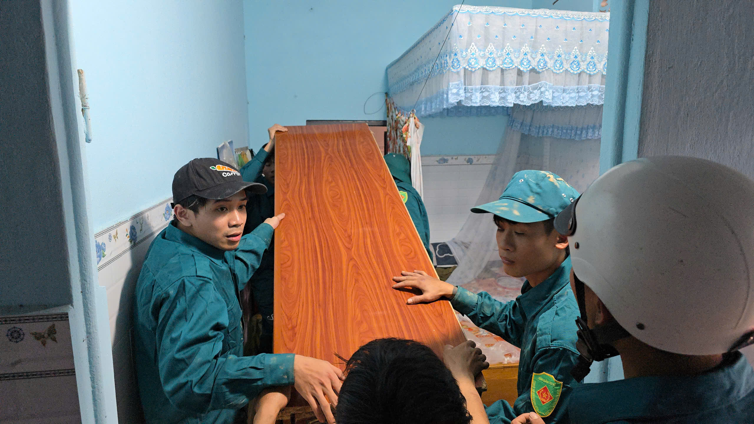 Chuyên gia Hà Nội khảo sát vết nứt dài trên đồi Ba Lá Xanh- Ảnh 4.