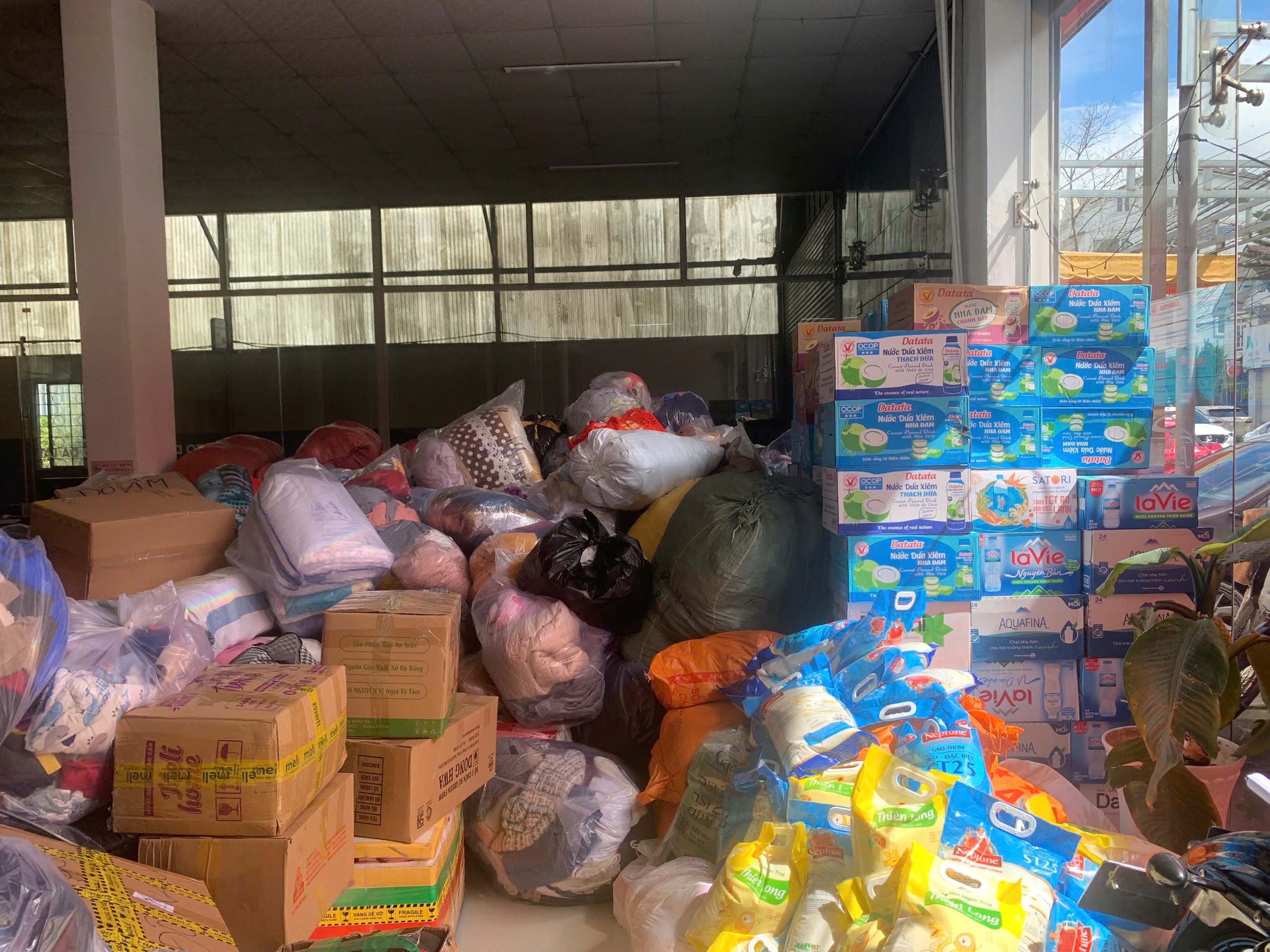 Nhiều bạn trẻ nước ngoài chung tay với người Đà Lạt ủng hộ đồng bào vùng lũ- Ảnh 7.