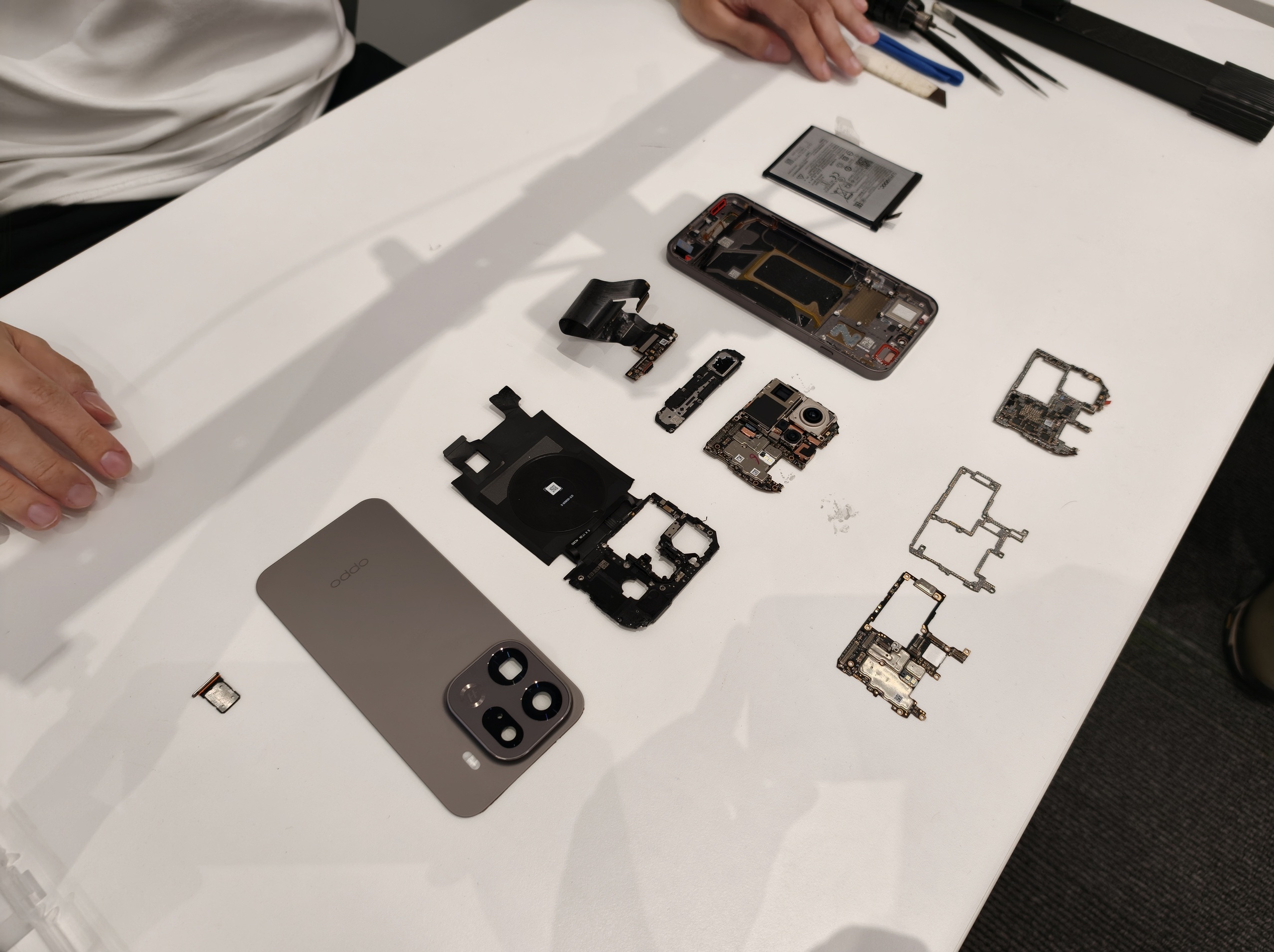 OPPO kiểm chứng độ bền smartphone bằng những thử nghiệm như thế nào? - Ảnh 3.