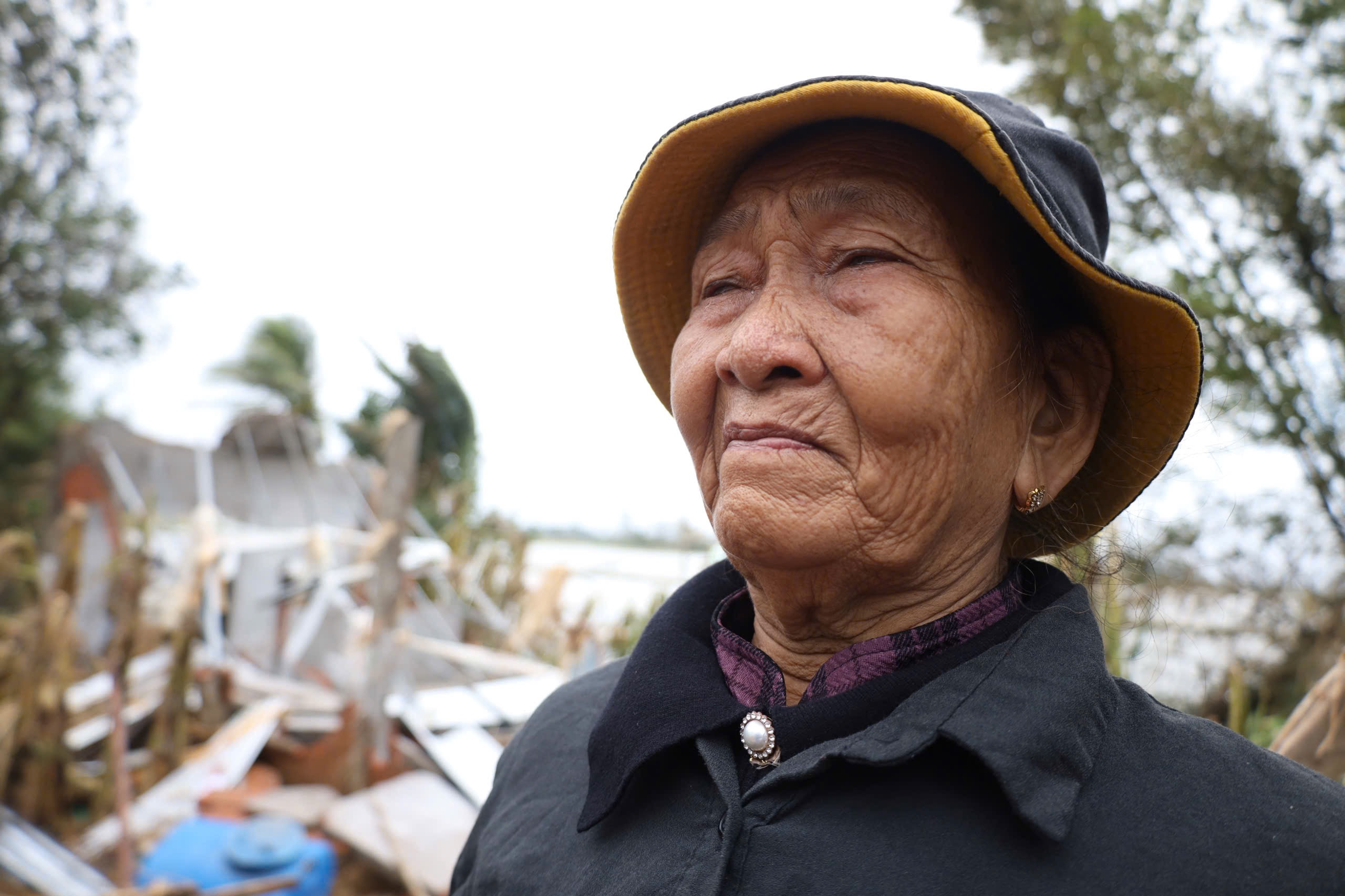 Xót xa đại gia đình mất 4 căn nhà sau một đêm ở rốn lũ Hòa Thịnh - Ảnh 6.