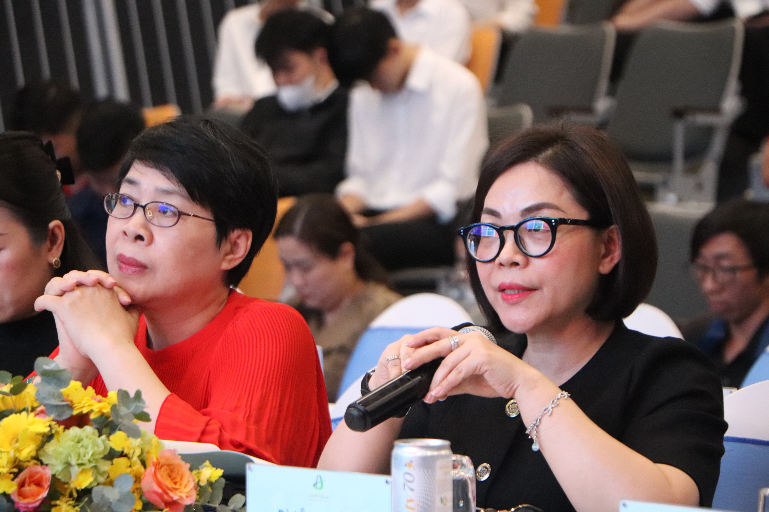 Lạ mắt 'gi&agrave;y kh&ocirc;ng kh&iacute;' lướt tr&ecirc;n b&ugrave;n tại chung kết khởi nghiệp n&ocirc;ng nghiệp CNC 2025  - Ảnh 2.