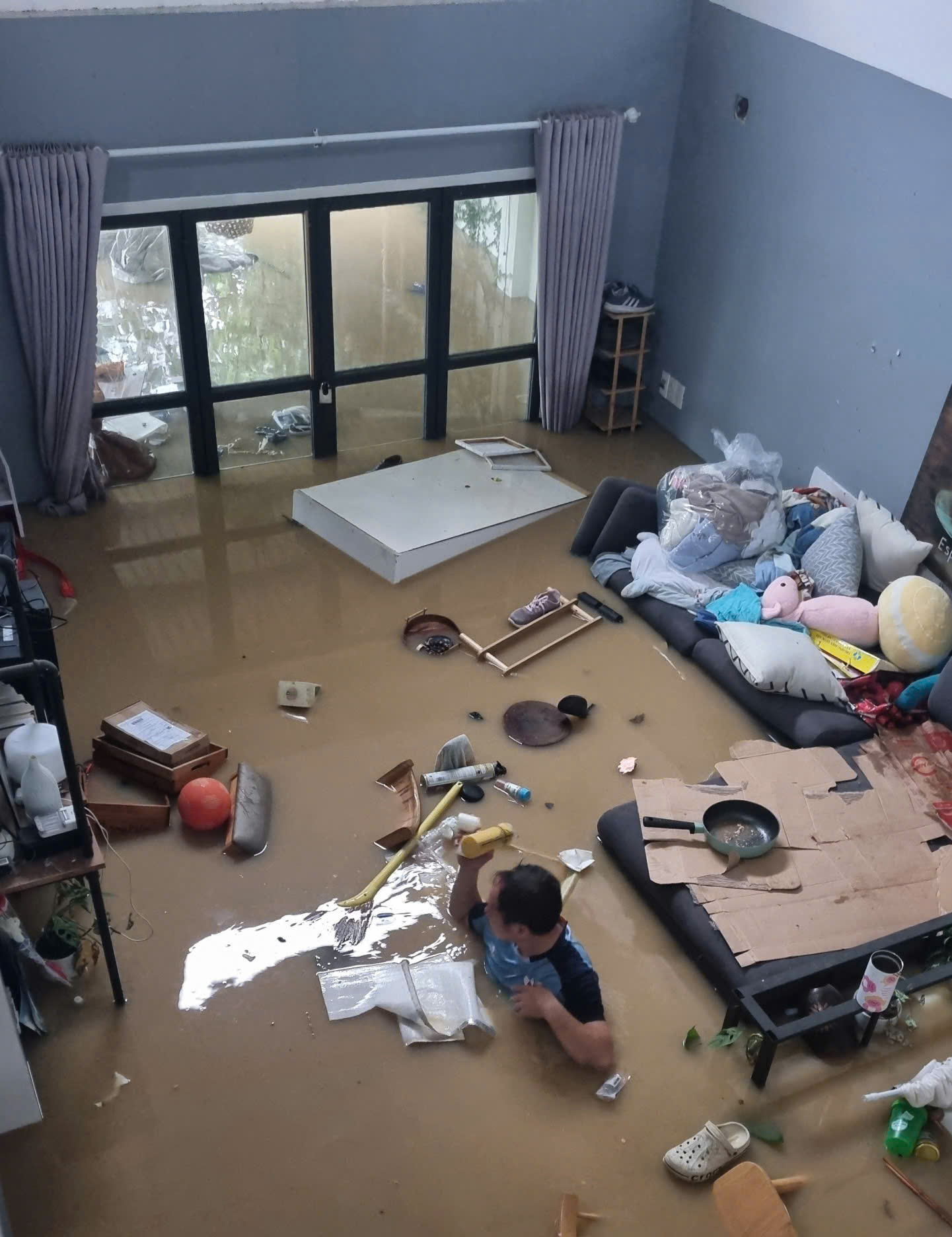 Khánh Hòa thông báo khẩn cấp xả lũ 2 hồ chứa - Ảnh 1. Khánh Hòa thông báo khẩn cấp xả lũ 2 hồ chứa - Ảnh 1.