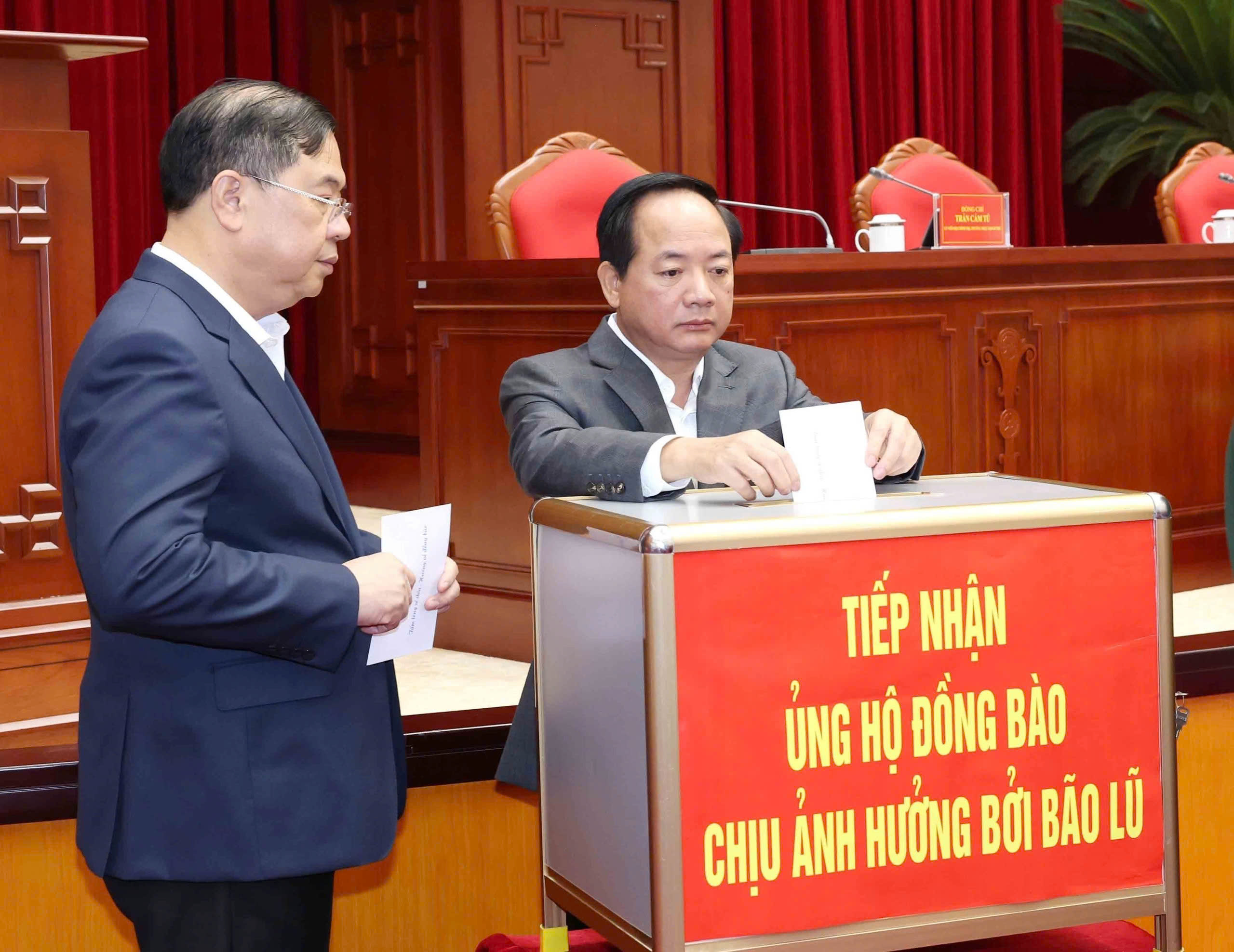 T&ocirc;̉ng Bí thư T&ocirc; L&acirc;m quy&ecirc;n góp ủng h&ocirc;̣ đ&ocirc;̀ng bào thi&ecirc;̣t hại do bão lũ - Ảnh 5.