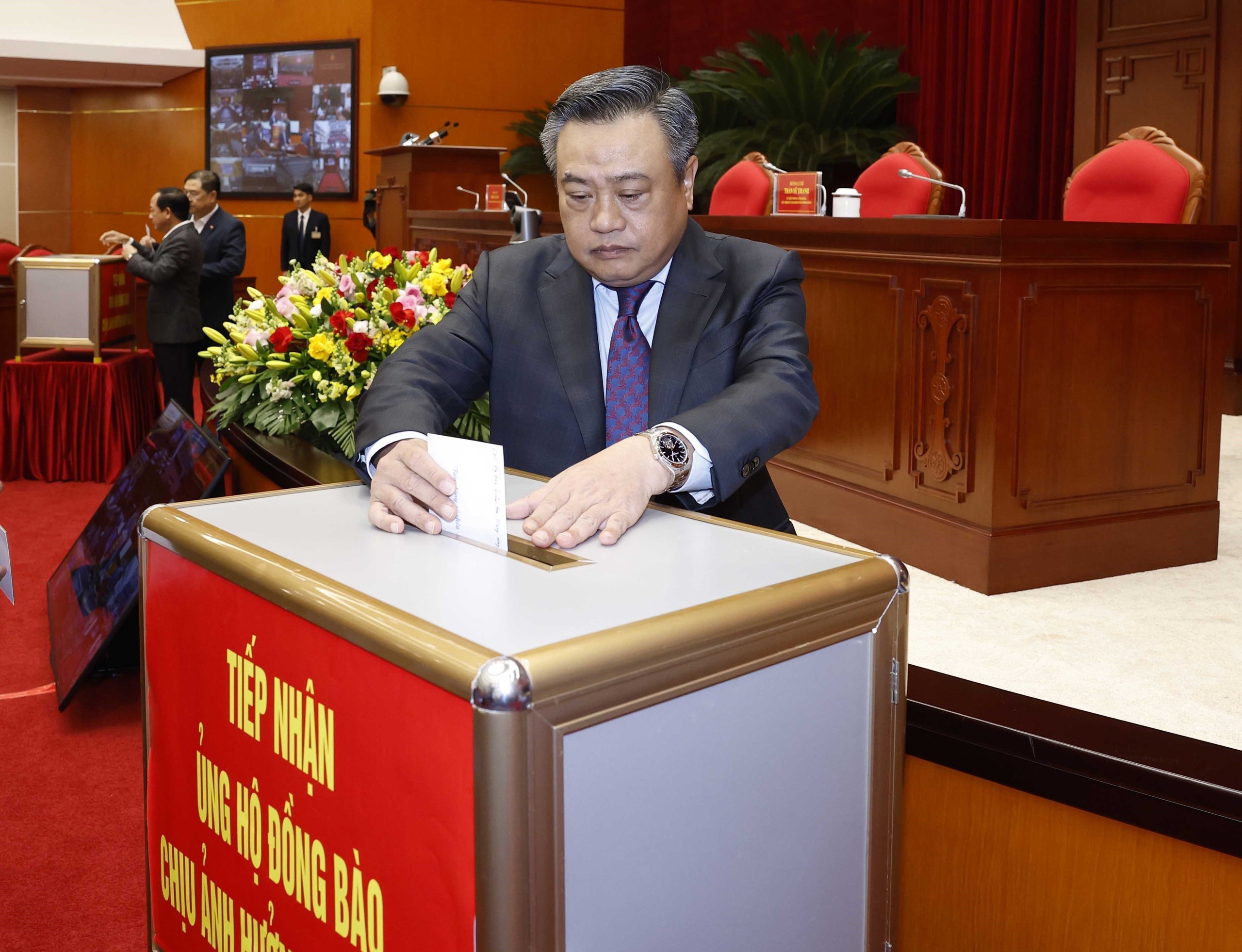 T&ocirc;̉ng Bí thư T&ocirc; L&acirc;m quy&ecirc;n góp ủng h&ocirc;̣ đ&ocirc;̀ng bào thi&ecirc;̣t hại do bão lũ - Ảnh 7.