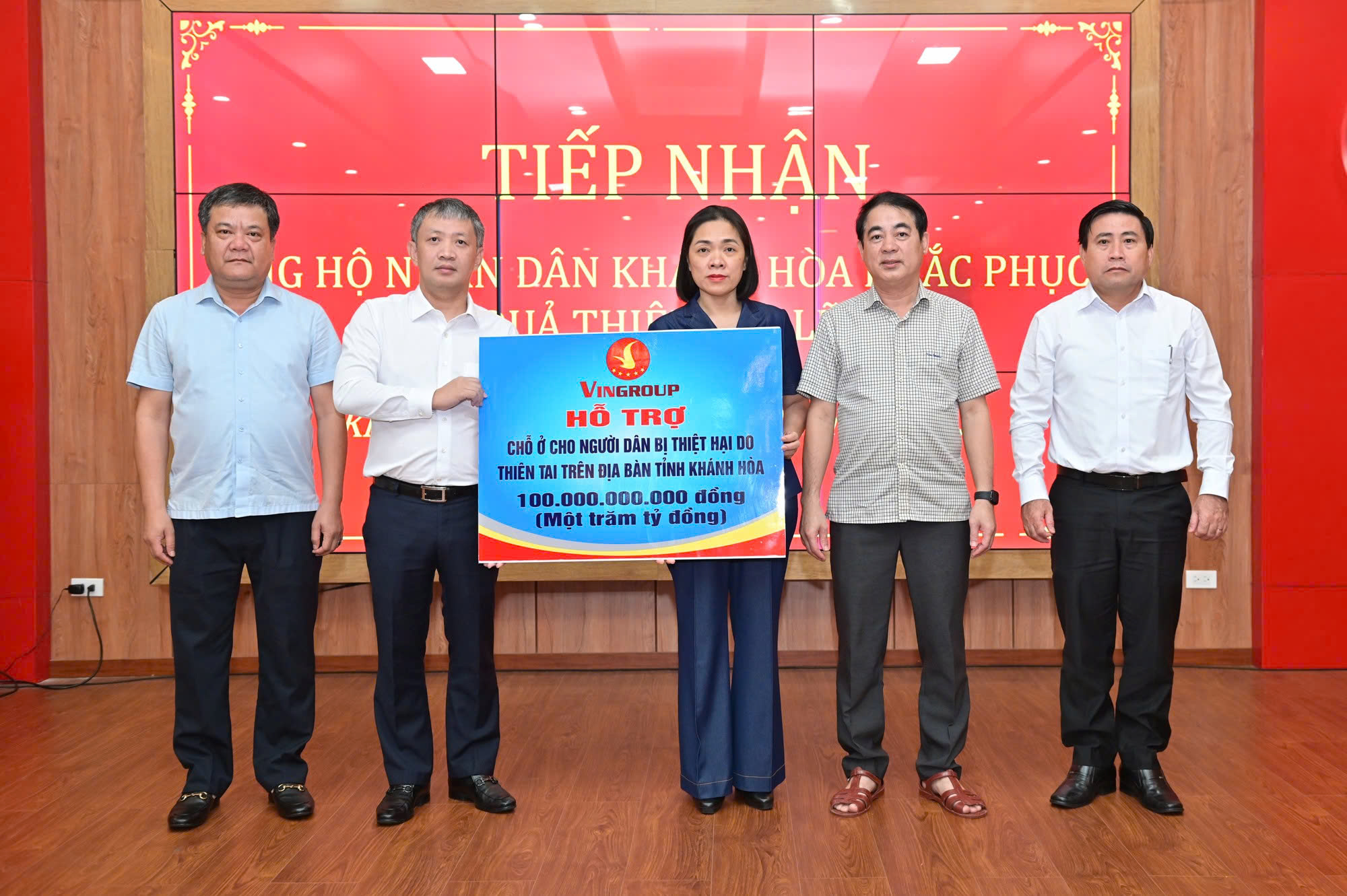 Tập đoàn Vingroup hỗ trợ tỉnh Khánh Hòa 100 tỉ đồng khắc phục hậu quả thiên tai- Ảnh 1.