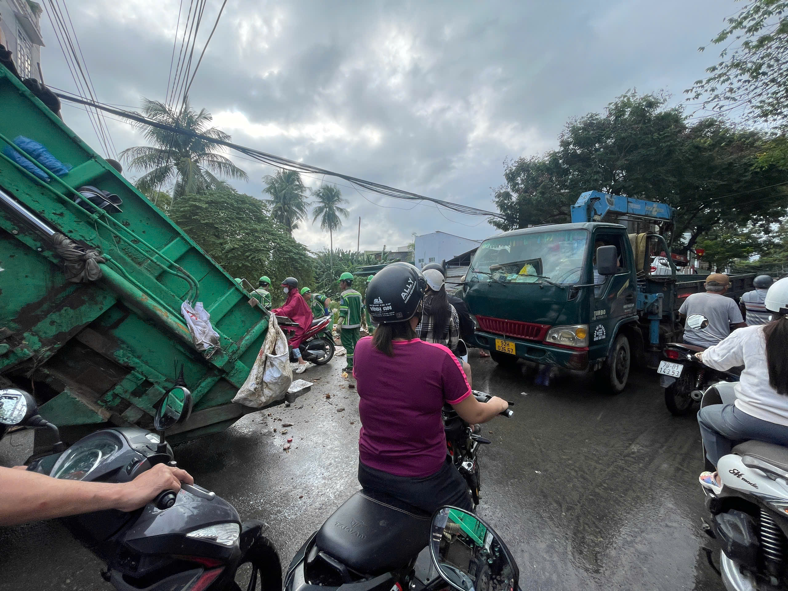 Khánh Hòa cấp tập thu dọn lượng rác khổng lồ ở phường Tây Nha Trang- Ảnh 16. Khánh Hòa cấp tập thu dọn lượng rác khổng lồ ở phường Tây Nha Trang- Ảnh 16.