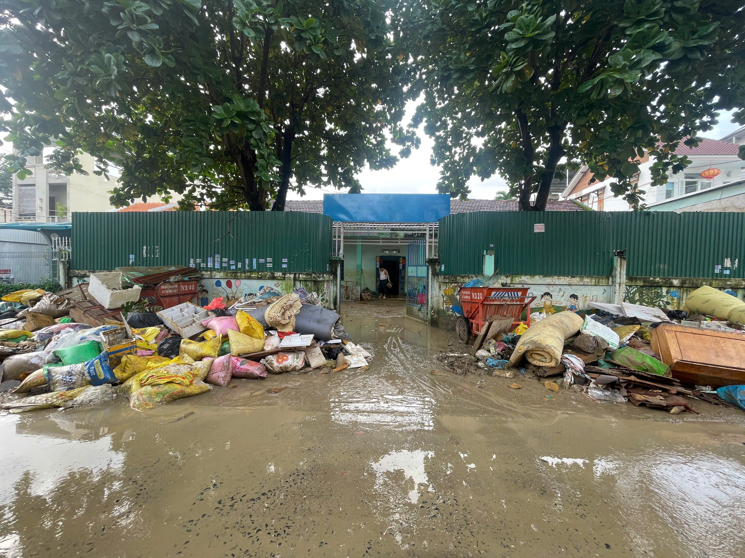 Khánh Hòa cấp tập thu dọn lượng rác khổng lồ ở phường Tây Nha Trang- Ảnh 7. Khánh Hòa cấp tập thu dọn lượng rác khổng lồ ở phường Tây Nha Trang- Ảnh 7.