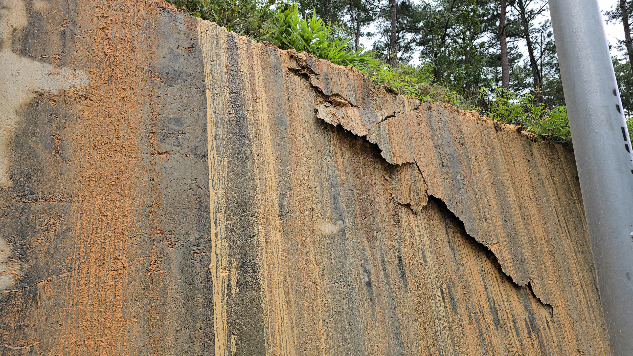 Đèo Prenn Đà Lạt sau hơn 1 năm nâng cấp bị sụt lún nghiêm trọng- Ảnh 2.