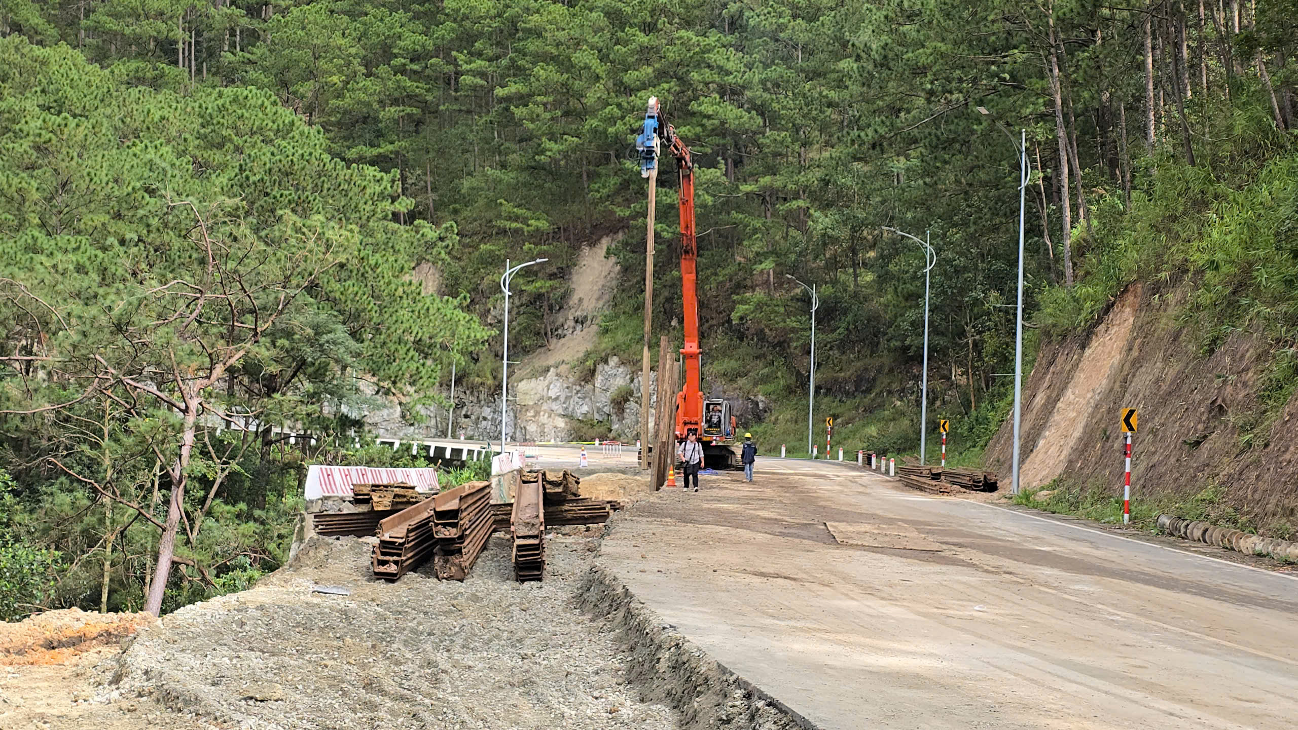 13 giờ ngày 25.11 thông đèo Prenn sau 8 ngày tạm dừng vì sạt lở- Ảnh 3.