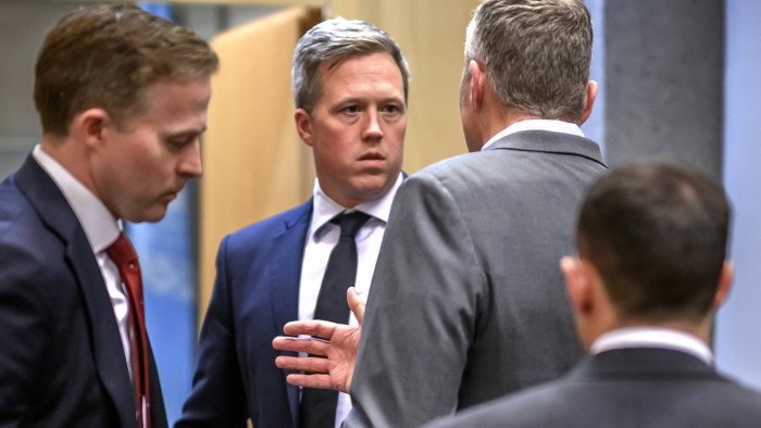 Bộ trưởng Mỹ bí mật gặp phái đoàn Nga, Ukraine tại Abu Dhabi - Ảnh 1.