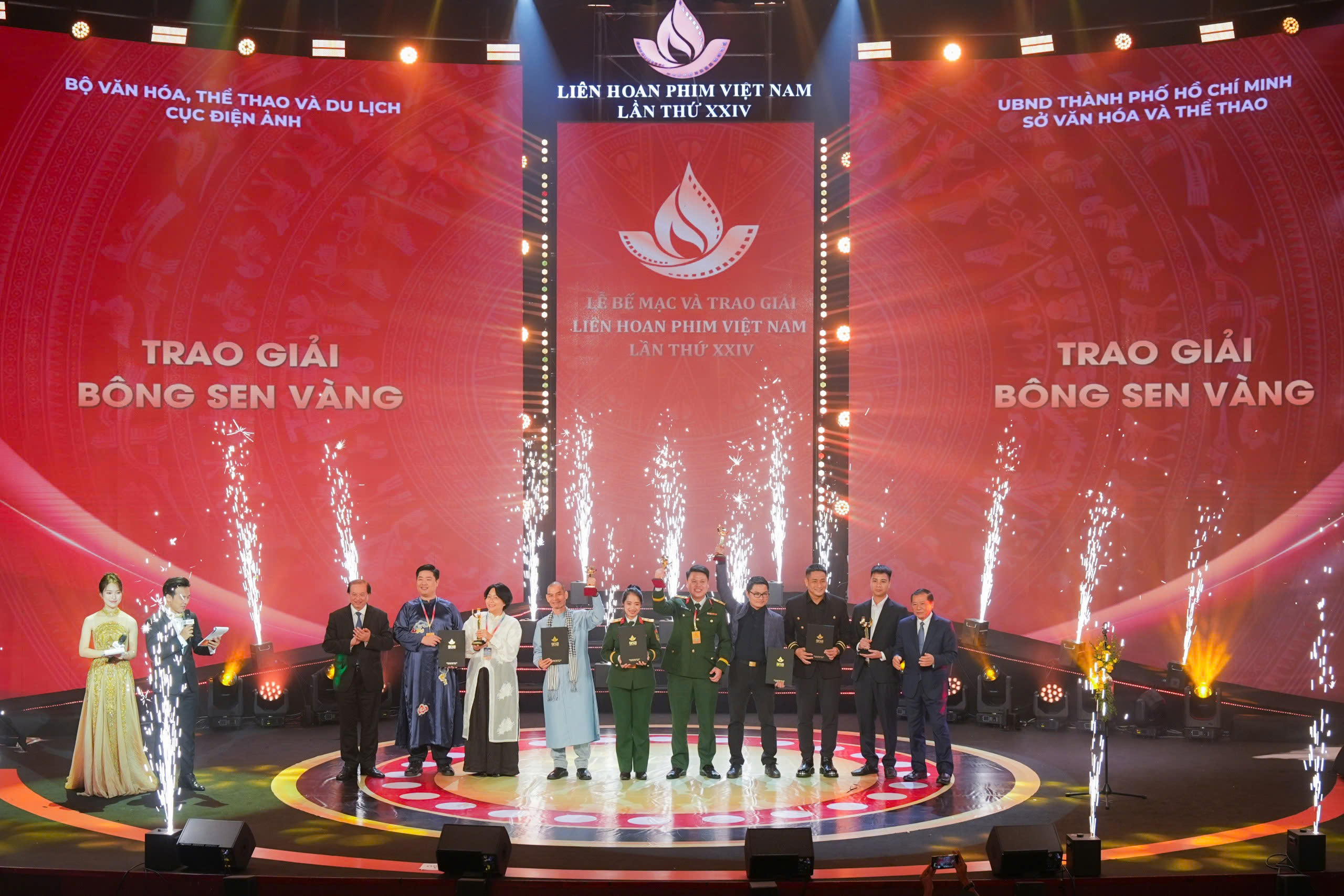 'Mưa đỏ' thắng lớn tại LHP Việt Nam lần thứ 24- Ảnh 14.