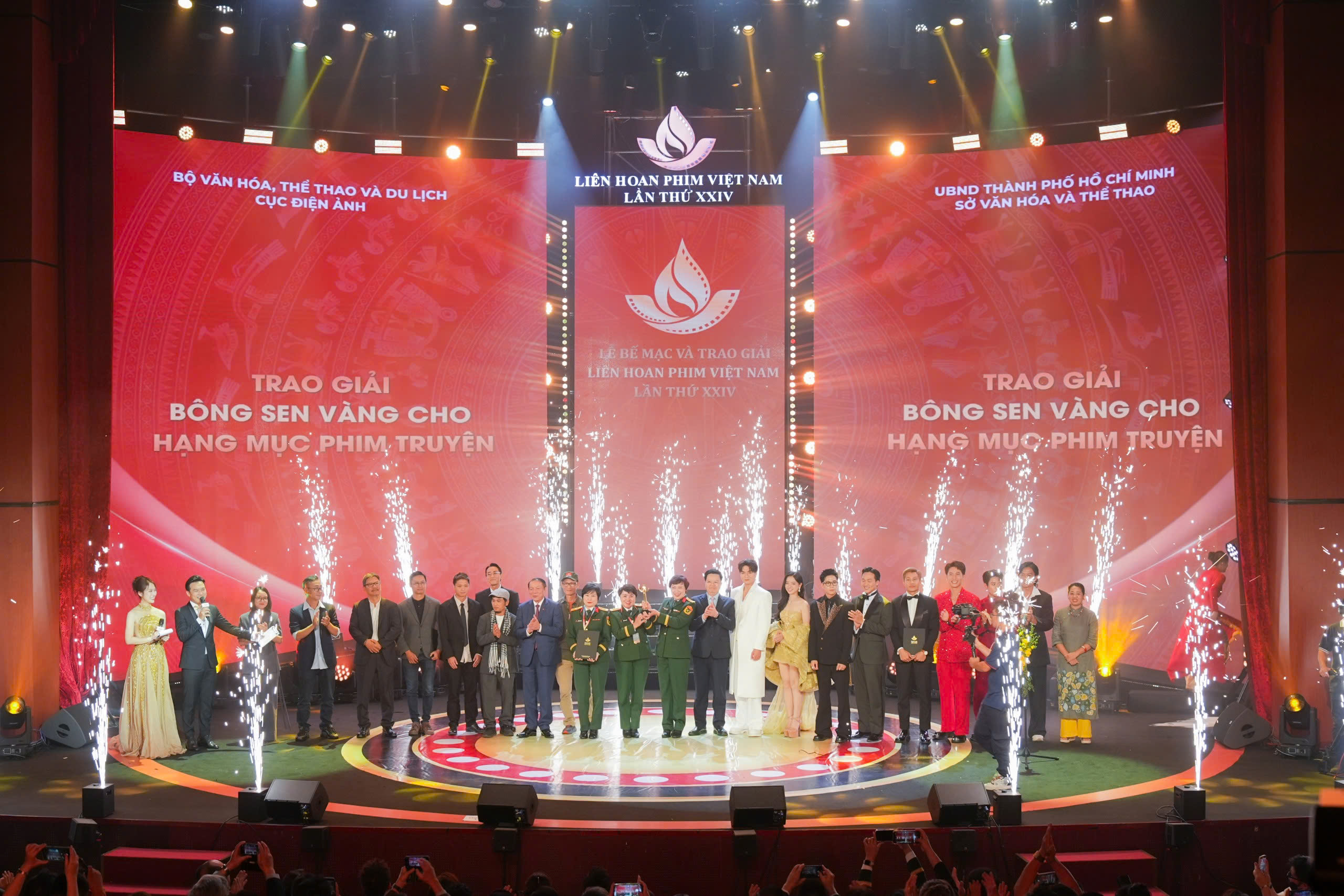 'Mưa đỏ' thắng lớn tại LHP Việt Nam lần thứ 24- Ảnh 12.