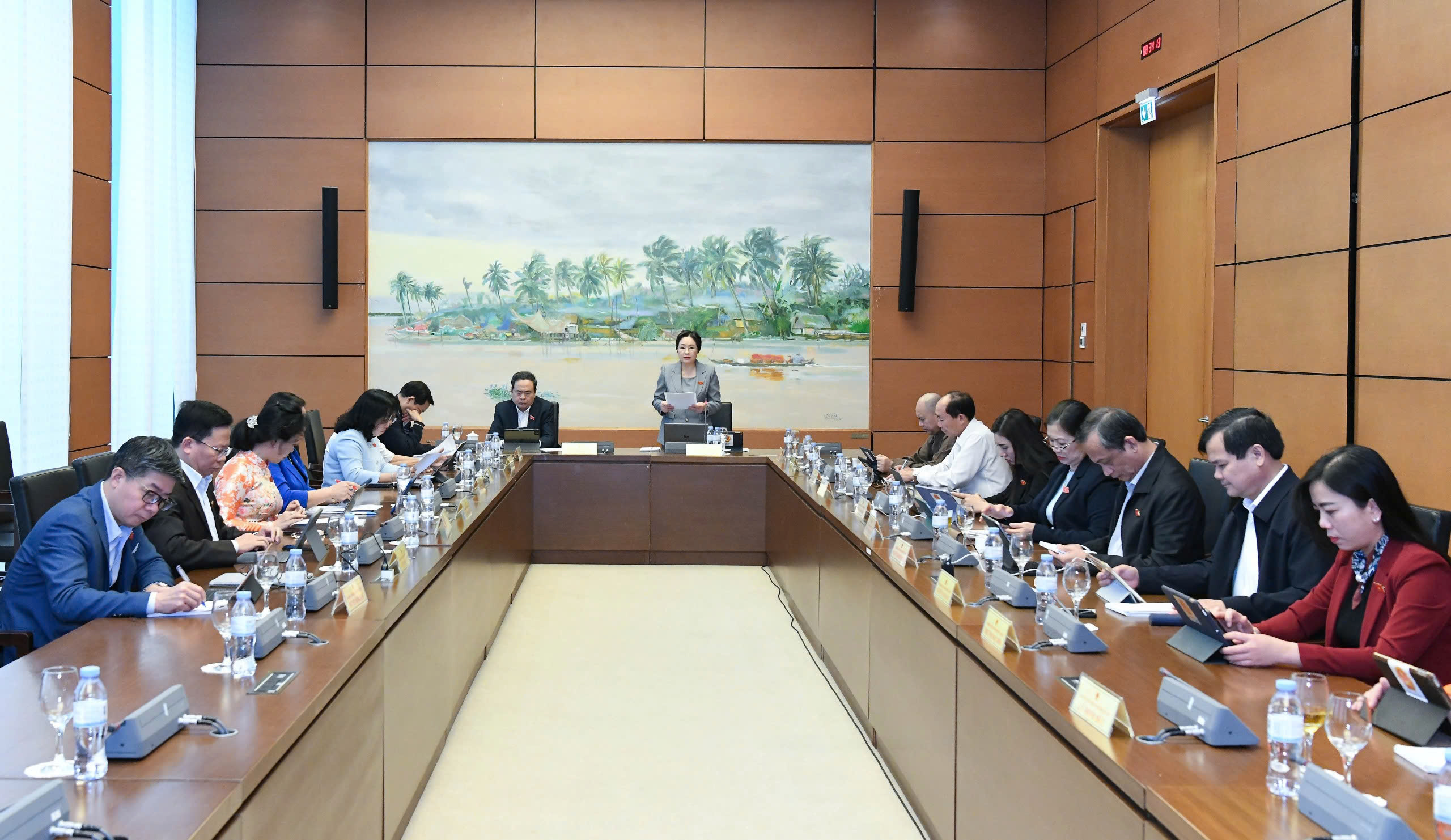 Chủ tịch Quốc hội: 'Thông tuyến bảo hiểm y tế, người dân rất phấn khởi'- Ảnh 2. Chủ tịch Quốc hội: 'Thông tuyến bảo hiểm y tế, người dân rất phấn khởi'- Ảnh 2.