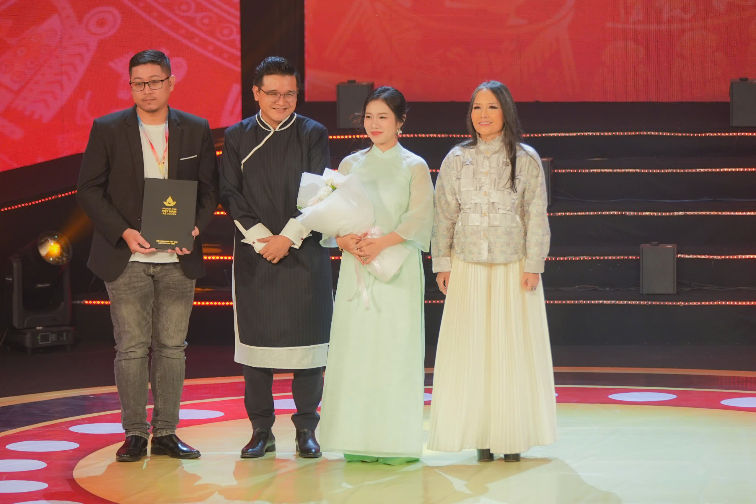 'Mưa đỏ' thắng lớn tại LHP Việt Nam lần thứ 24- Ảnh 4.