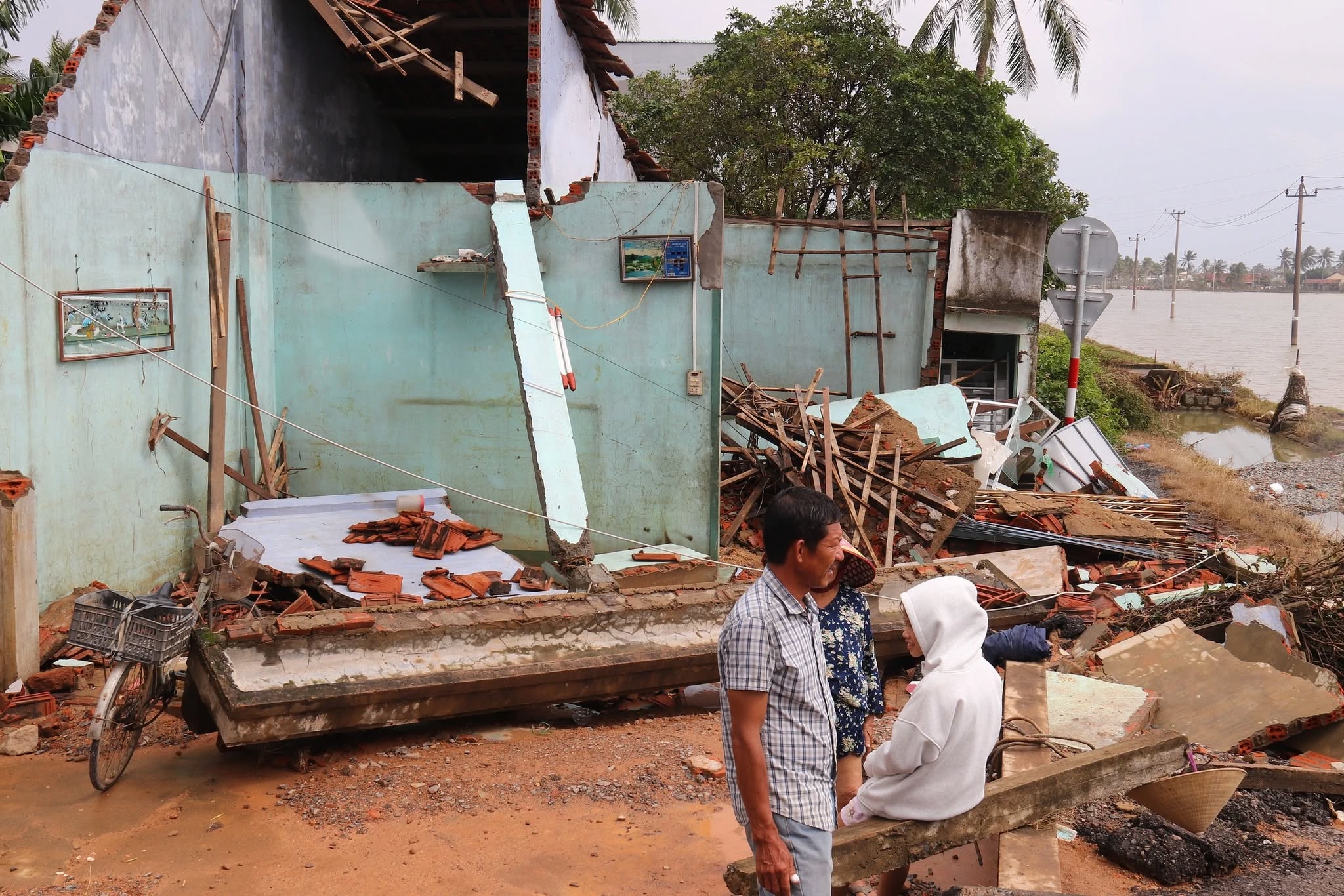 Thiệt hại quá lớn do mưa lũ, Đắk Lắk cần thêm tương trợ của TP.HCM- Ảnh 1.