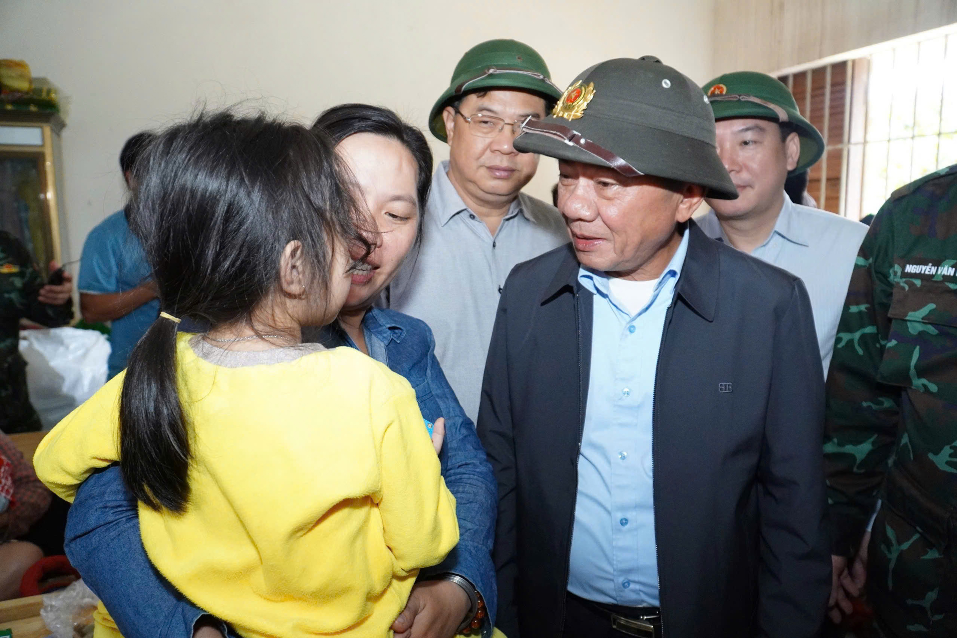 Toàn cảnh lũ lụt miền Trung và nỗ lực gượng dậy sau đại hồng thủy - Ảnh 7. Toàn cảnh lũ lụt miền Trung và nỗ lực gượng dậy sau đại hồng thủy - Ảnh 7.