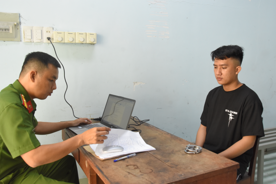 Đi cướp tiệm vàng sau khi thua lỗ do đầu tư tiền ảo - Ảnh 2.