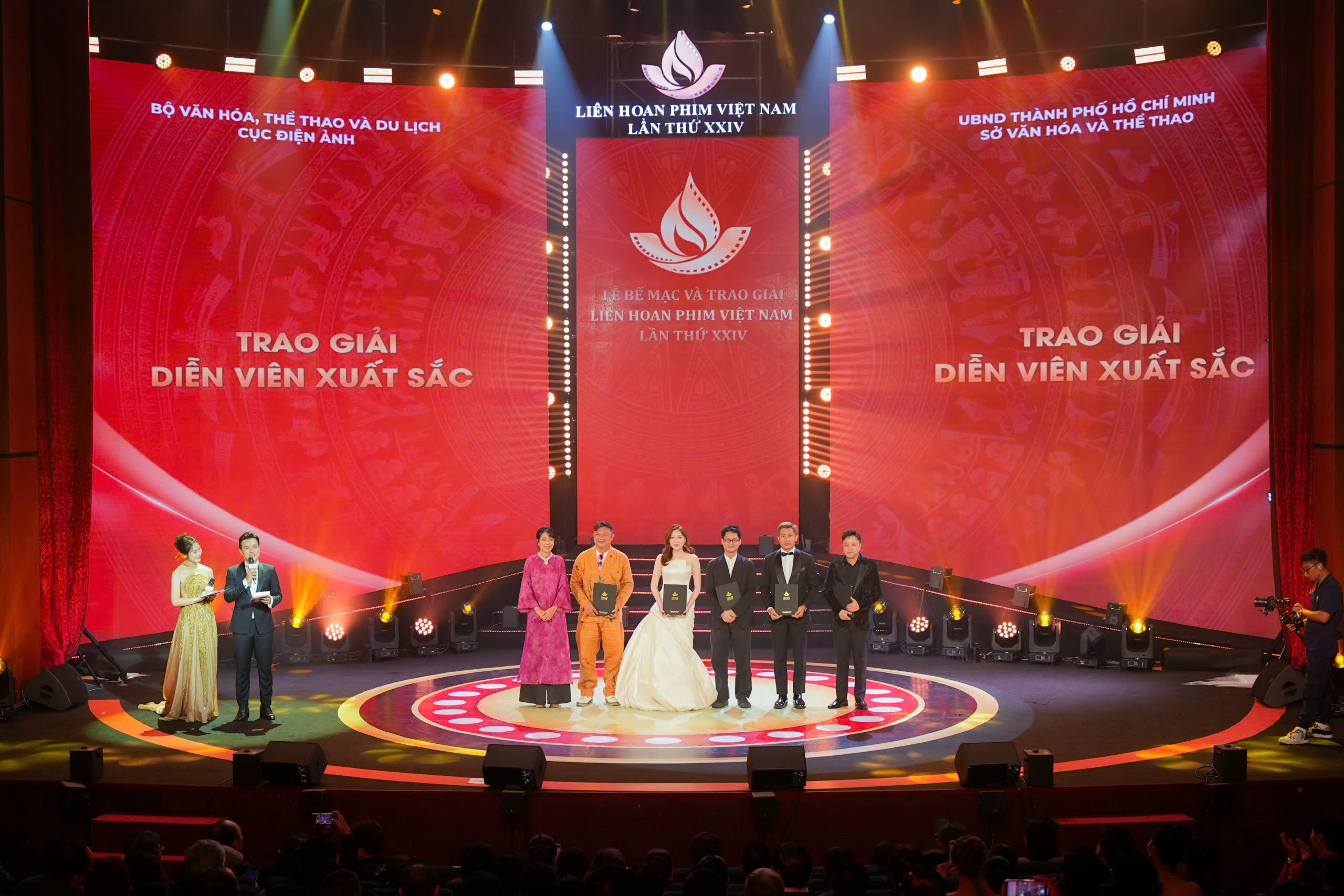 'Mưa đỏ' thắng lớn tại LHP Việt Nam lần thứ 24- Ảnh 8.