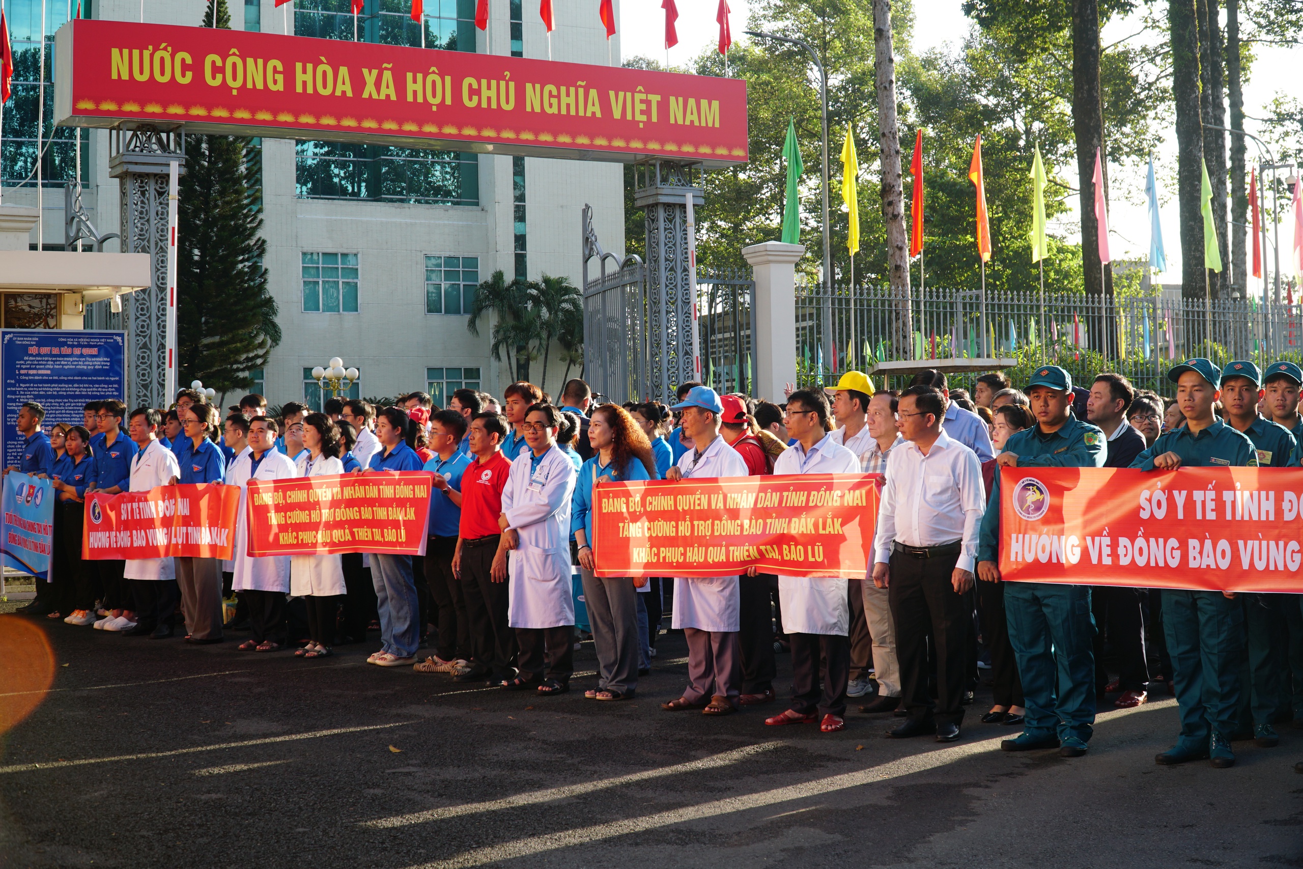 Lực lượng bác sĩ, đoàn viên của Đồng Nai xuất quân hỗ trợ Phú Yên cũ- Ảnh 1. Lực lượng bác sĩ, đoàn viên của Đồng Nai xuất quân hỗ trợ Phú Yên cũ- Ảnh 1.