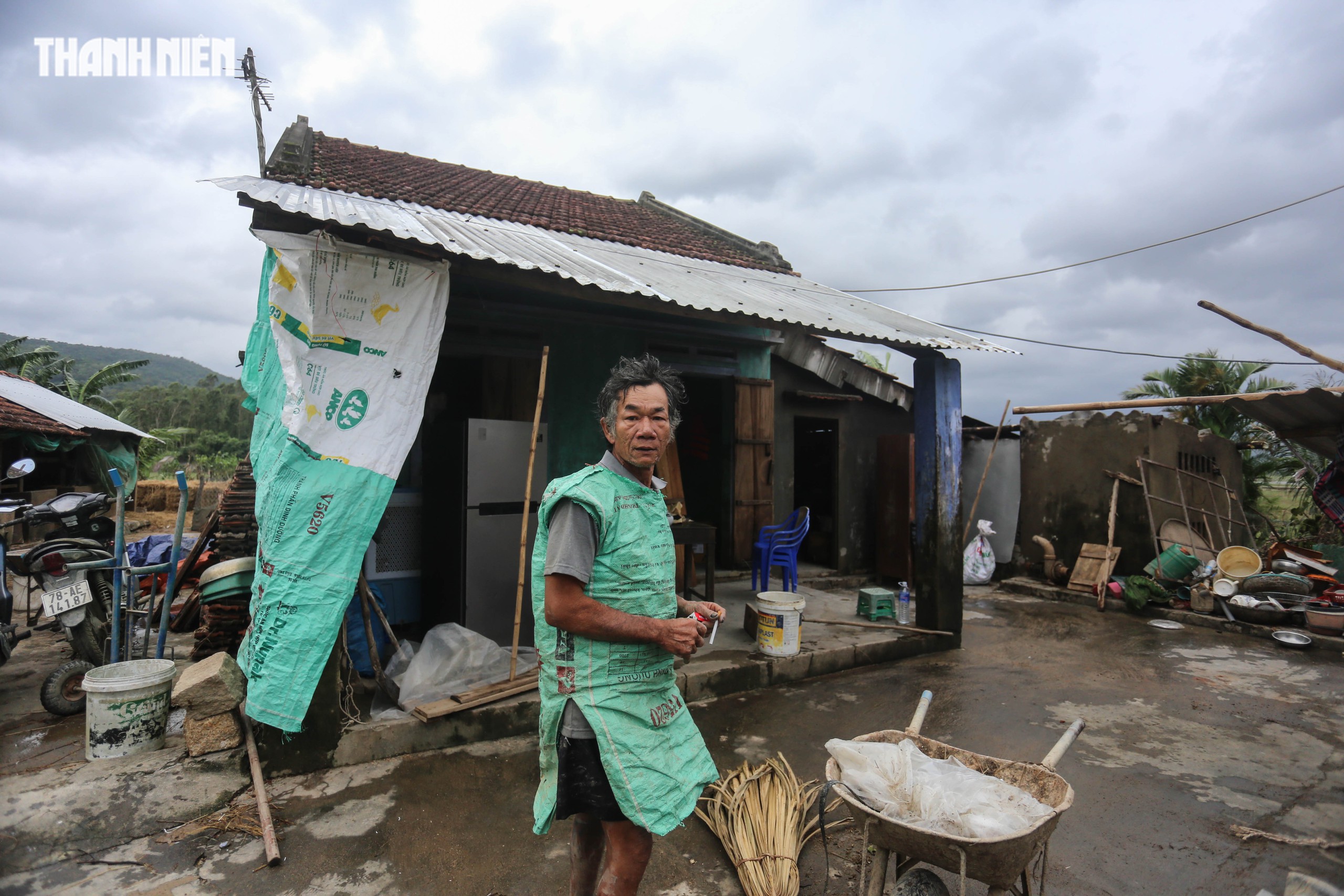 Trở lại thôn Hội Cư để thực hiện một lời hứa: Nhiều người trực trào nước mắt- Ảnh 2.