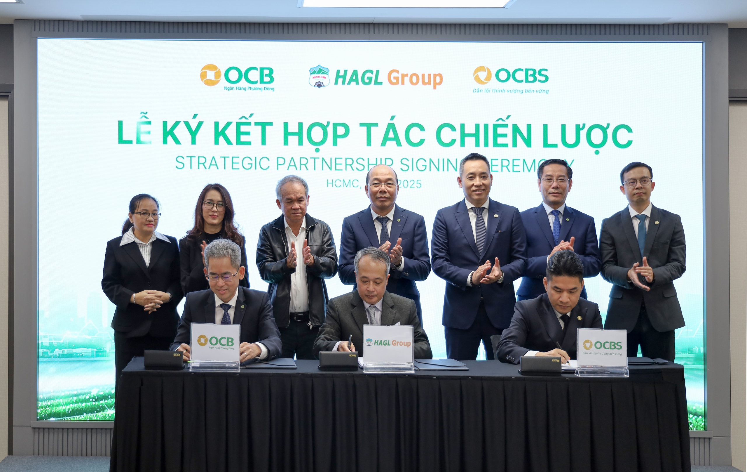 HAGL, OCB, OCBS ký kết hợp tác chiến lược- Ảnh 1. HAGL, OCB, OCBS ký kết hợp tác chiến lược- Ảnh 1.