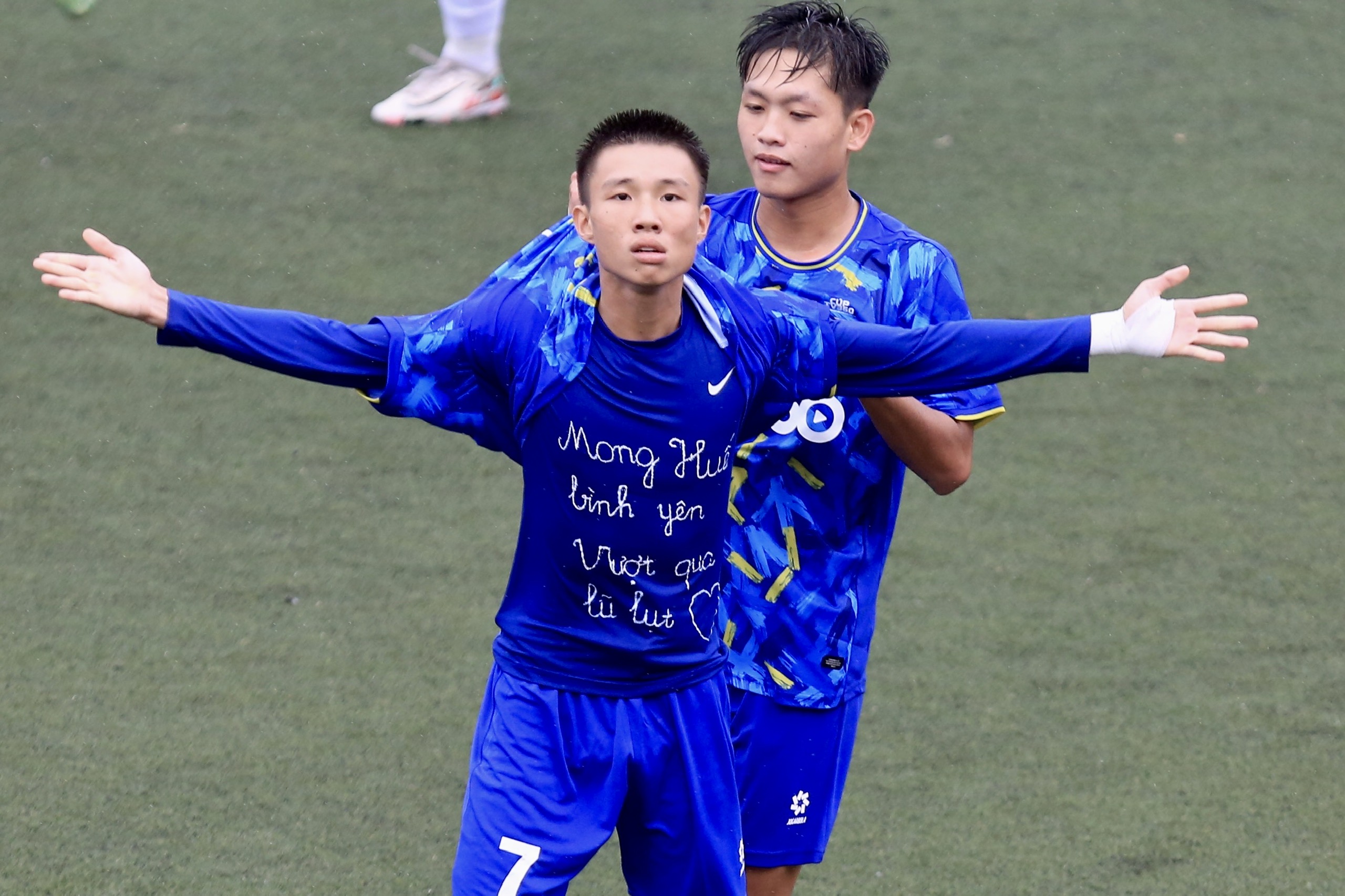 2 đội phía nam hiên ngang vào bán kết, cục diện bóng đá sinh viên lại hay - Ảnh 1.