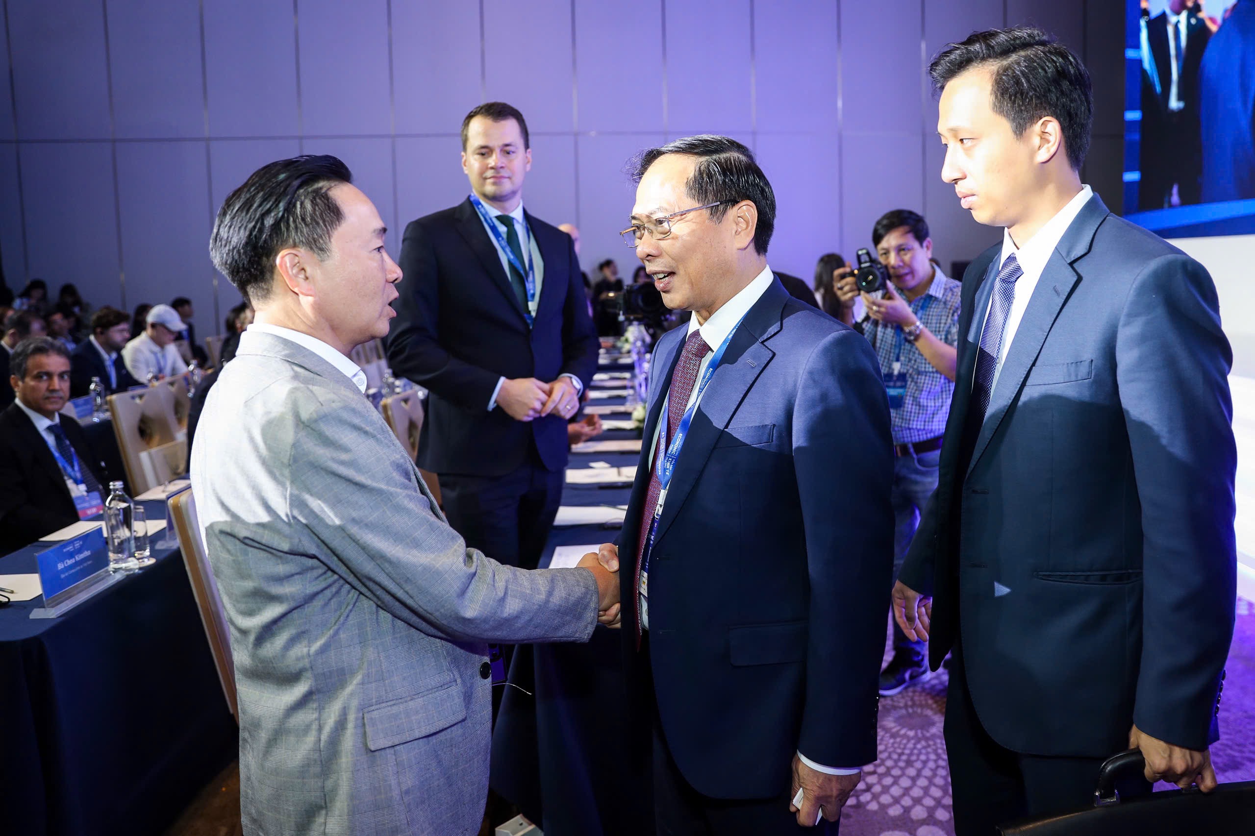 Diễn đàn Kinh tế mùa thu năm 2025: Phó thủ tướng kêu gọi giới trẻ TP.HCM khởi nghiệp- Ảnh 1.