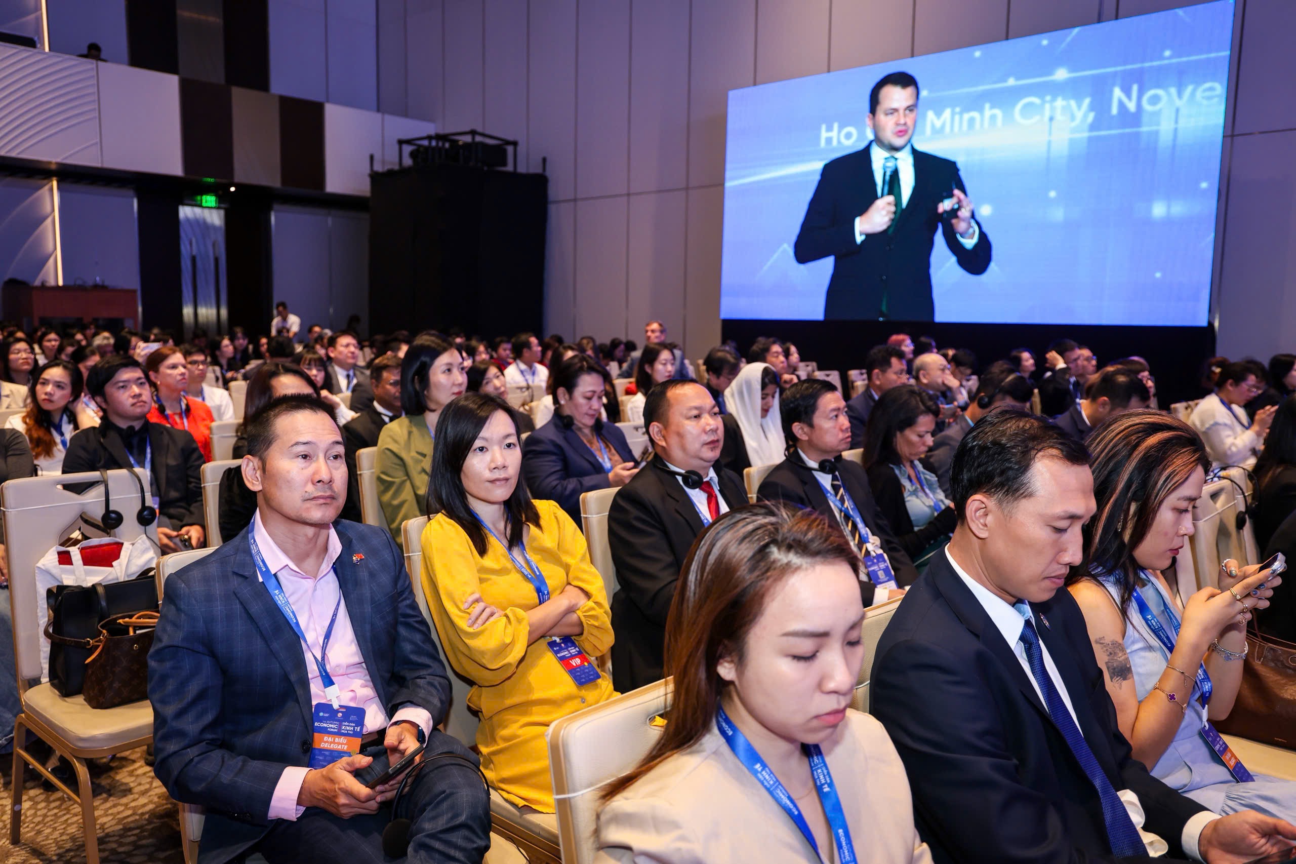 Diễn đàn Kinh tế mùa thu năm 2025: Phó thủ tướng kêu gọi giới trẻ TP.HCM khởi nghiệp- Ảnh 5.