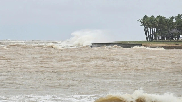 Toàn Biển Đông thời tiết rất xấu, gió giật cấp 10 do không khí lạnh - Ảnh 1.