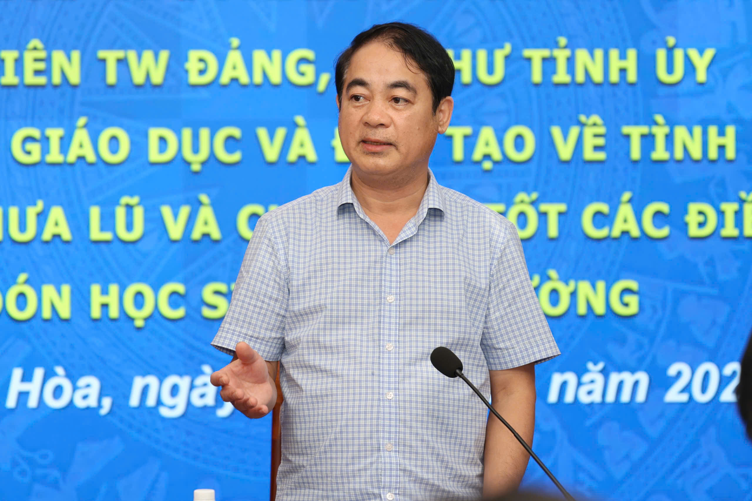 Khánh Hòa: Bao giờ học sinh vùng ngập quay lại lớp học?- Ảnh 3. Khánh Hòa: Bao giờ học sinh vùng ngập quay lại lớp học?- Ảnh 3.