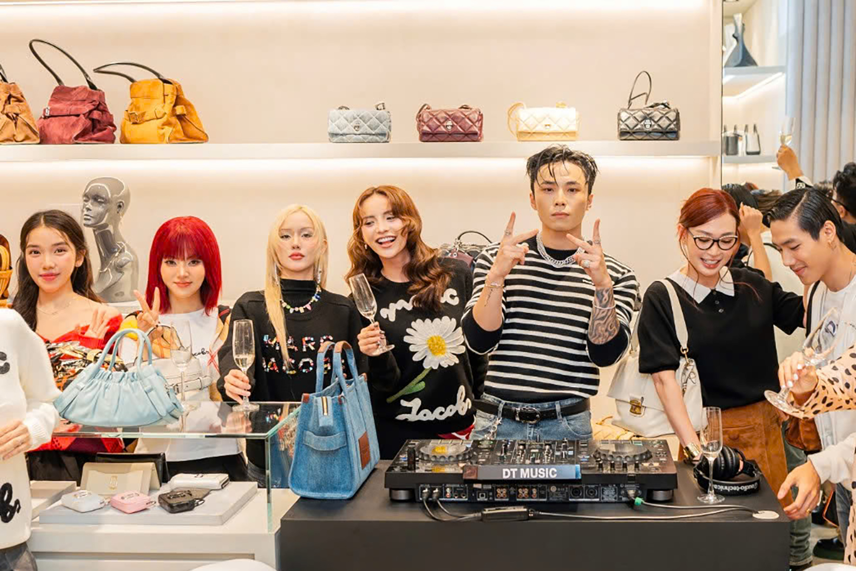 'Em xinh' Ngô Lan Hương khác lạ, tiết lộ lý do đi tầm soát ung thư - Ảnh 2.