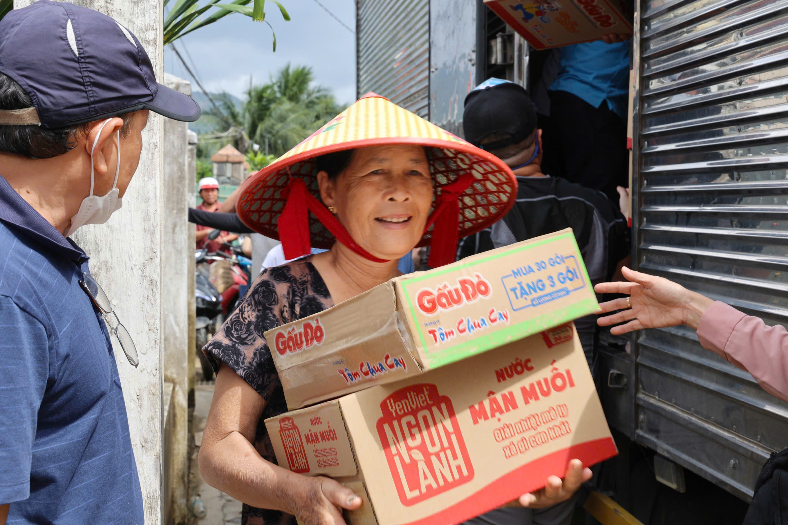 Bạn đọc Thanh Niên hỗ trợ 230 triệu cho người dân vùng lũ Khánh Hòa, Đắk Lắk - Ảnh 1.