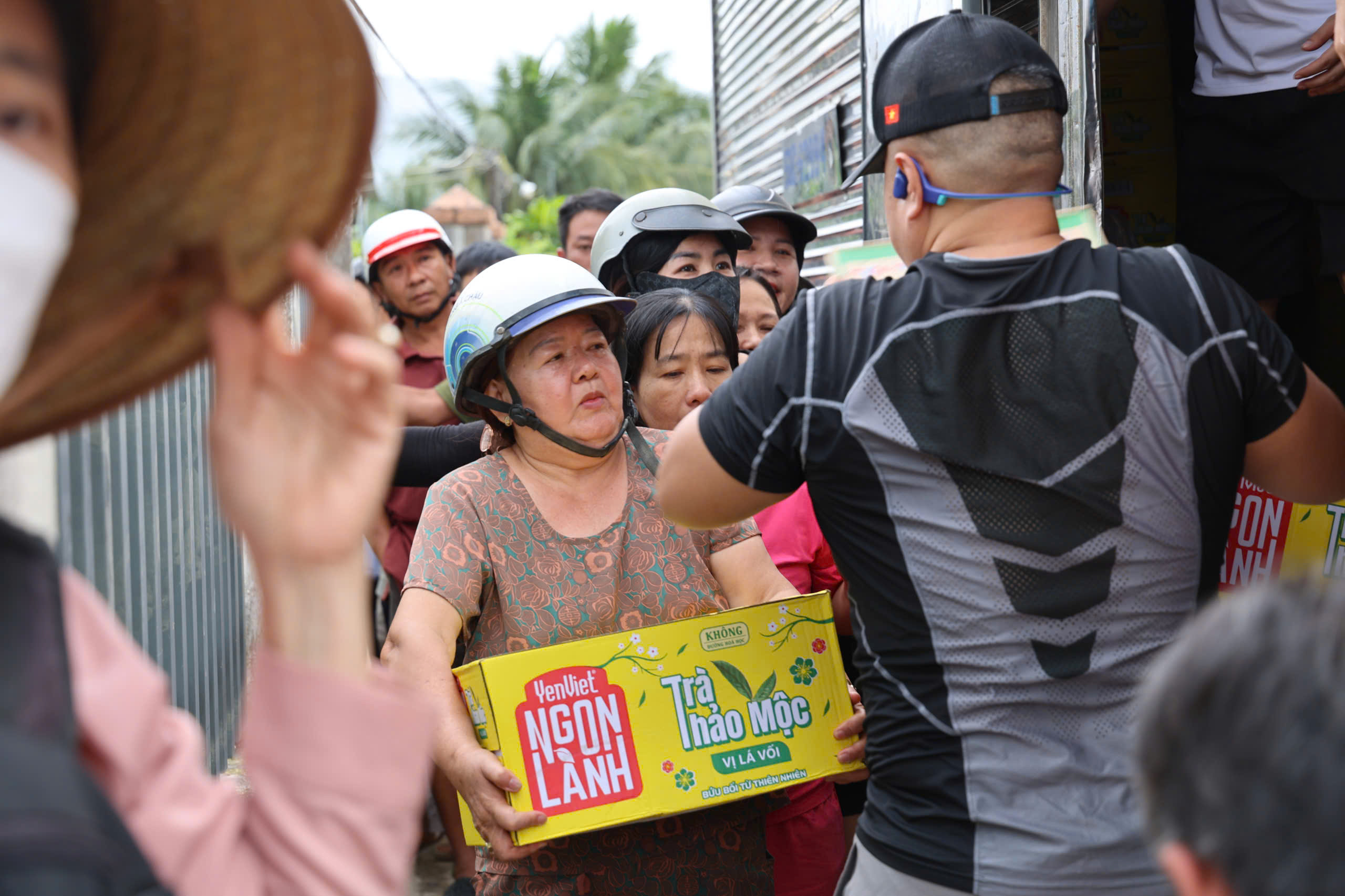 Bạn đọc Thanh Niên hỗ trợ 230 triệu cho người dân vùng lũ Khánh Hòa, Đắk Lắk - Ảnh 3.