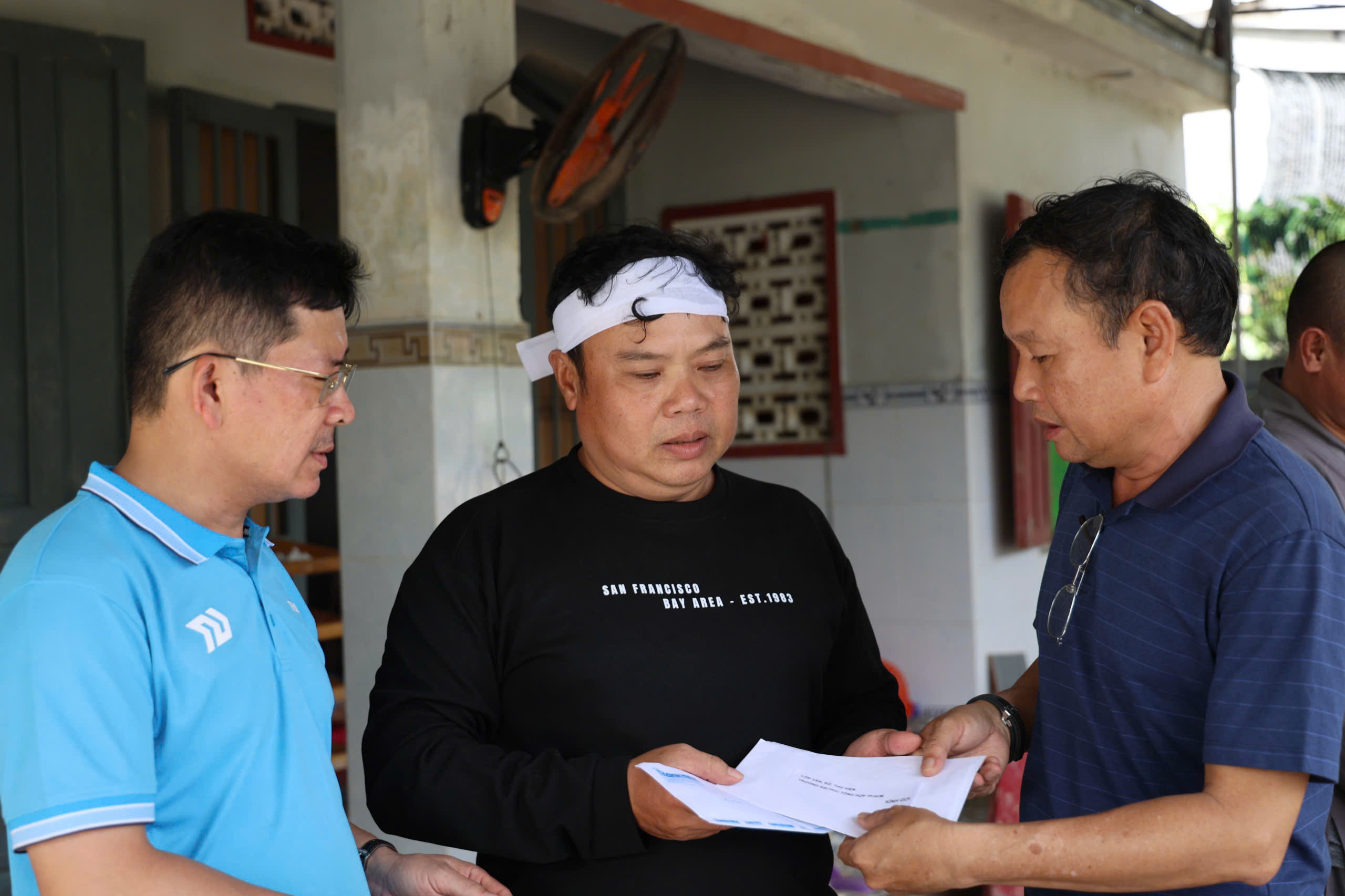 Bạn đọc Thanh Niên hỗ trợ 230 triệu cho người dân vùng lũ Khánh Hòa, Đắk Lắk - Ảnh 4.