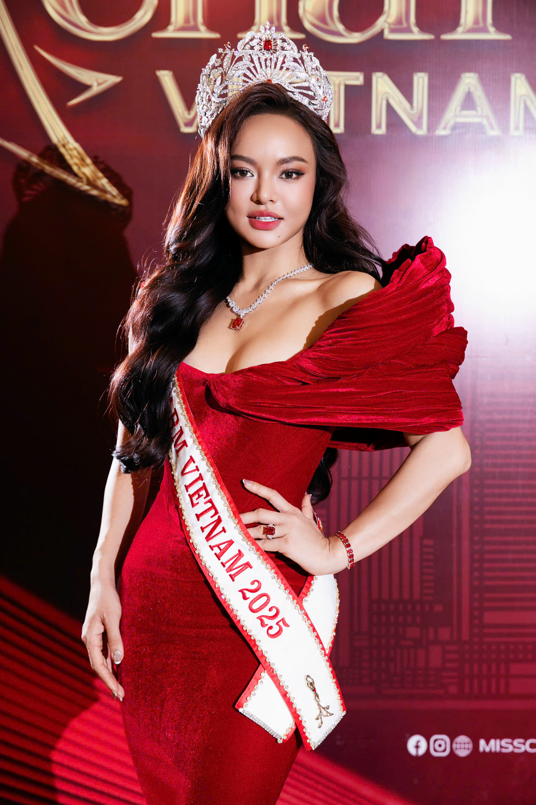 Mai Ngô xin không livestream họp báo vì lý do đặc biệt- Ảnh 2. Mai Ngô xin không livestream họp báo vì lý do đặc biệt- Ảnh 2.