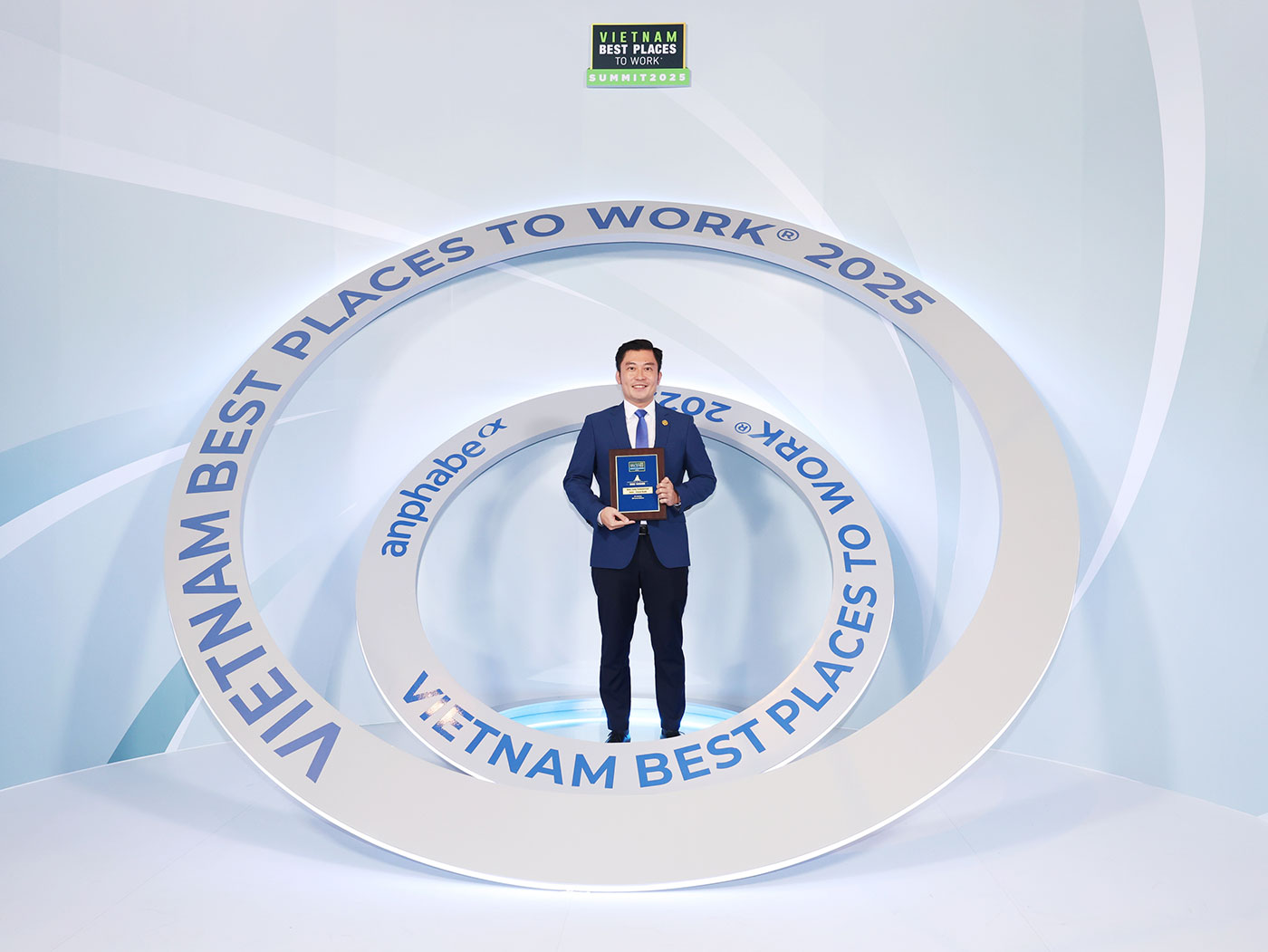 KienlongBank được vinh danh là ‘Nơi làm việc tốt nhất Việt Nam 2025’- Ảnh 2.