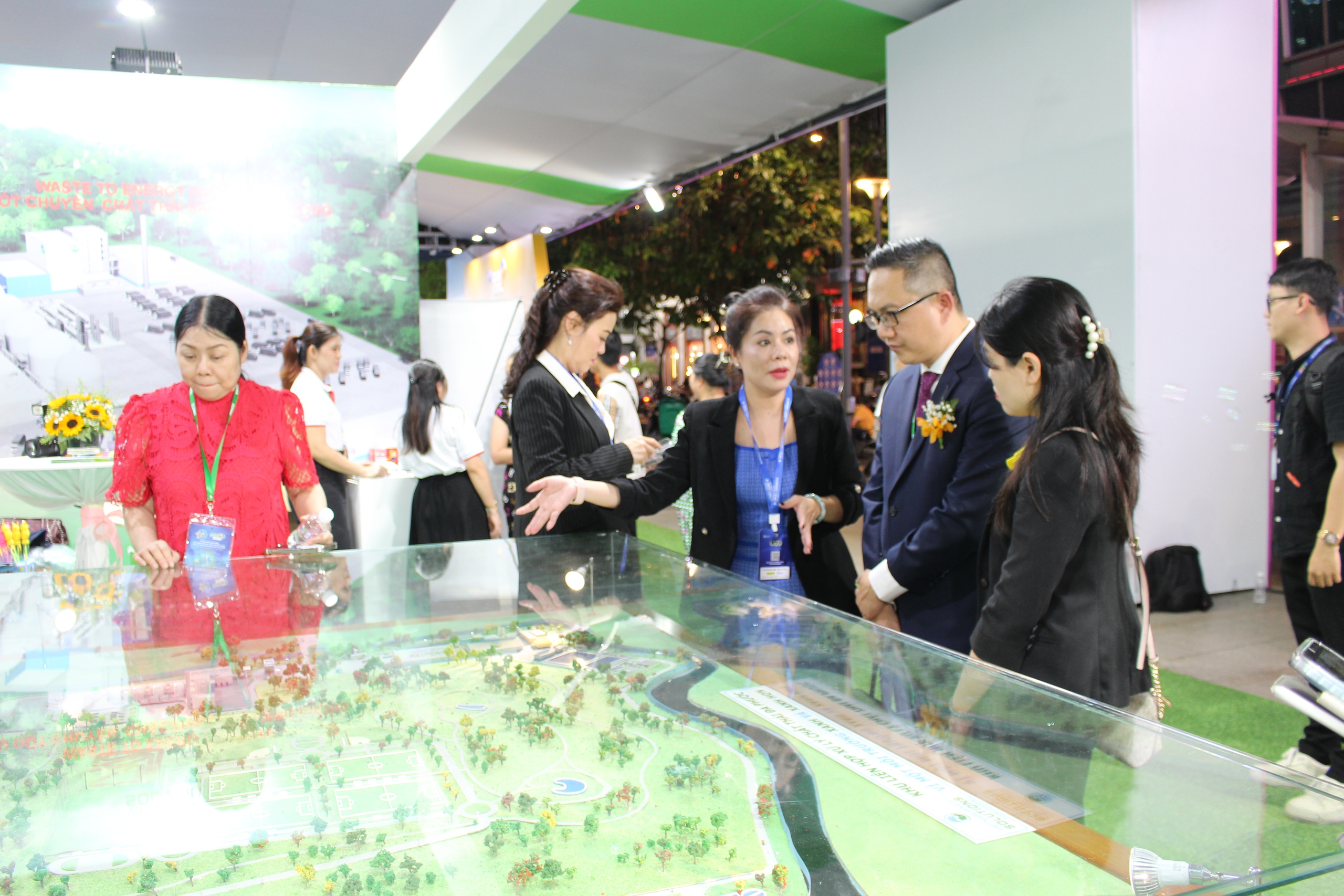 VWS triển lãm mô hình xử lý rác hiện đại, người dân TP.HCM hào hứng tham quan- Ảnh 5.