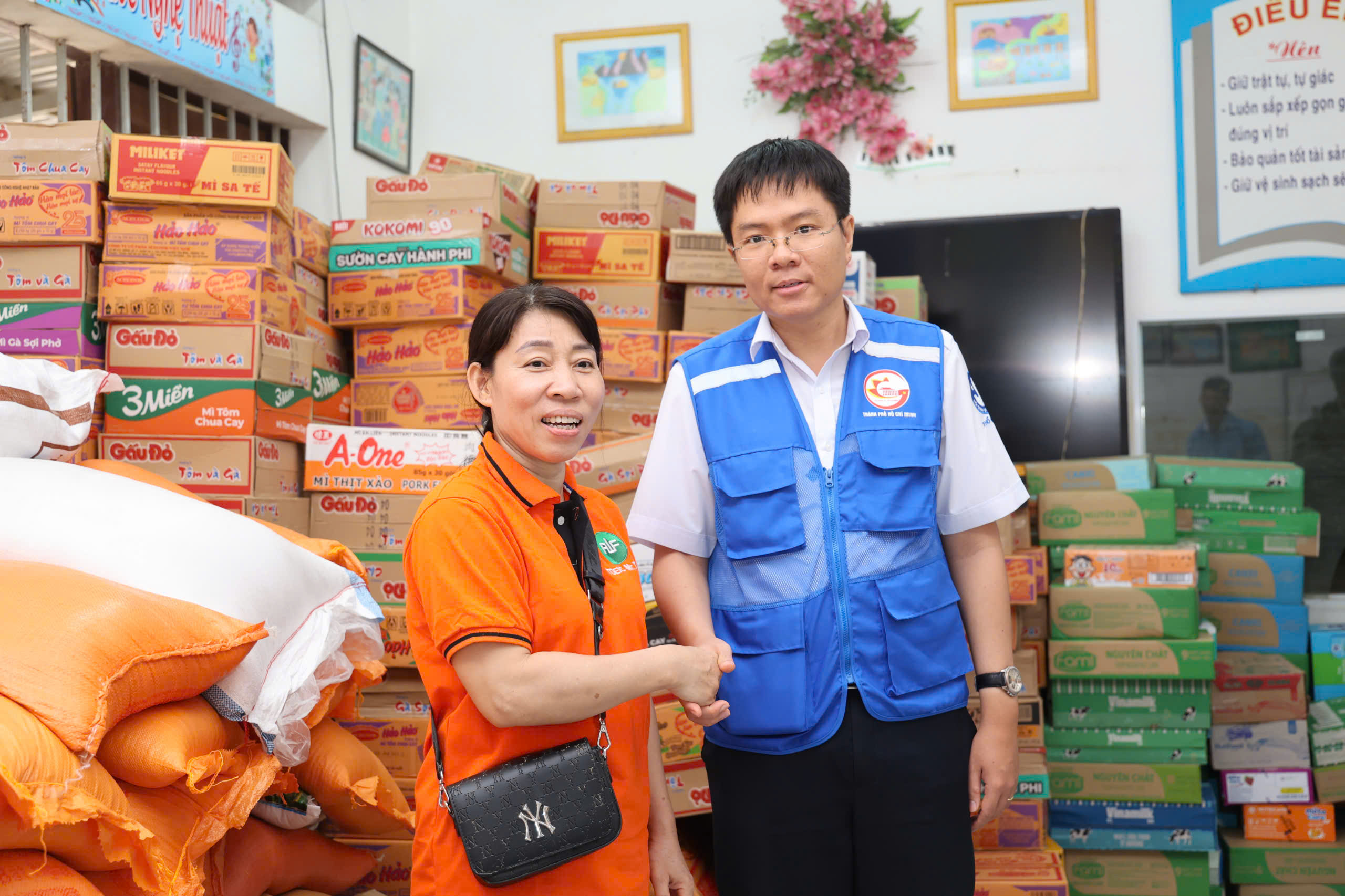 Hành trình 5.000 phần quà và những trái tim đồng cảm- Ảnh 1.